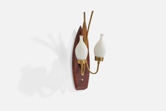 Schwedische Designerin, Wandleuchte, Teakholz, Messing, Glas, Schweden, 1950er Jahre
