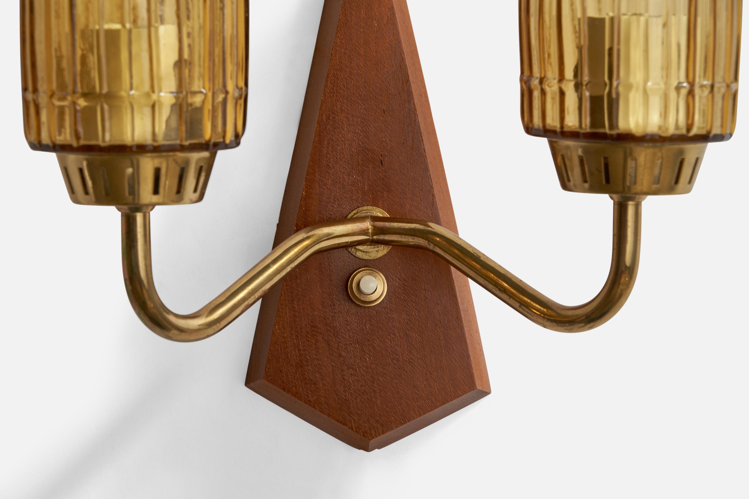 Swedish Designer, Wall Light, Teak, Brass, Glass, Sweden, 1950s In Good Condition For Sale In High Point, NC