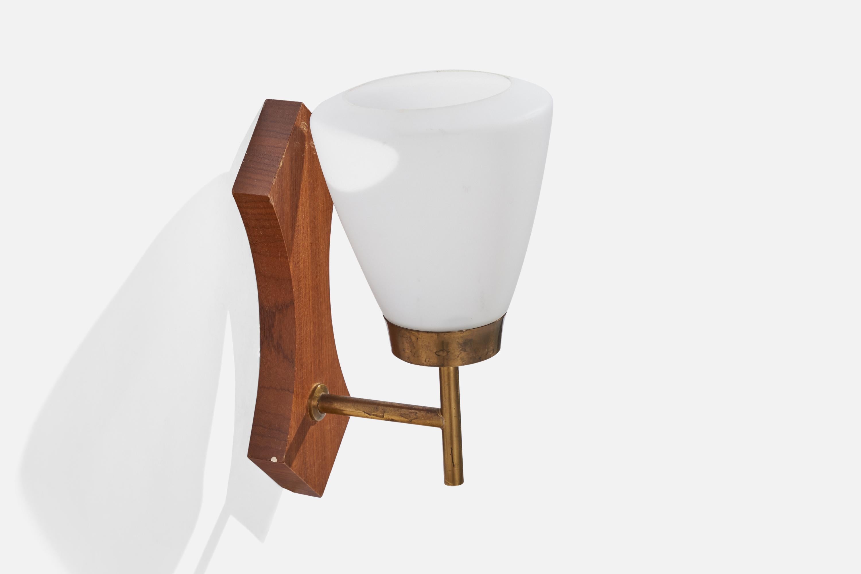 Swedish Designer, Wall Light, Teak, Brass, Glass, Sweden, 1950s In Good Condition For Sale In High Point, NC