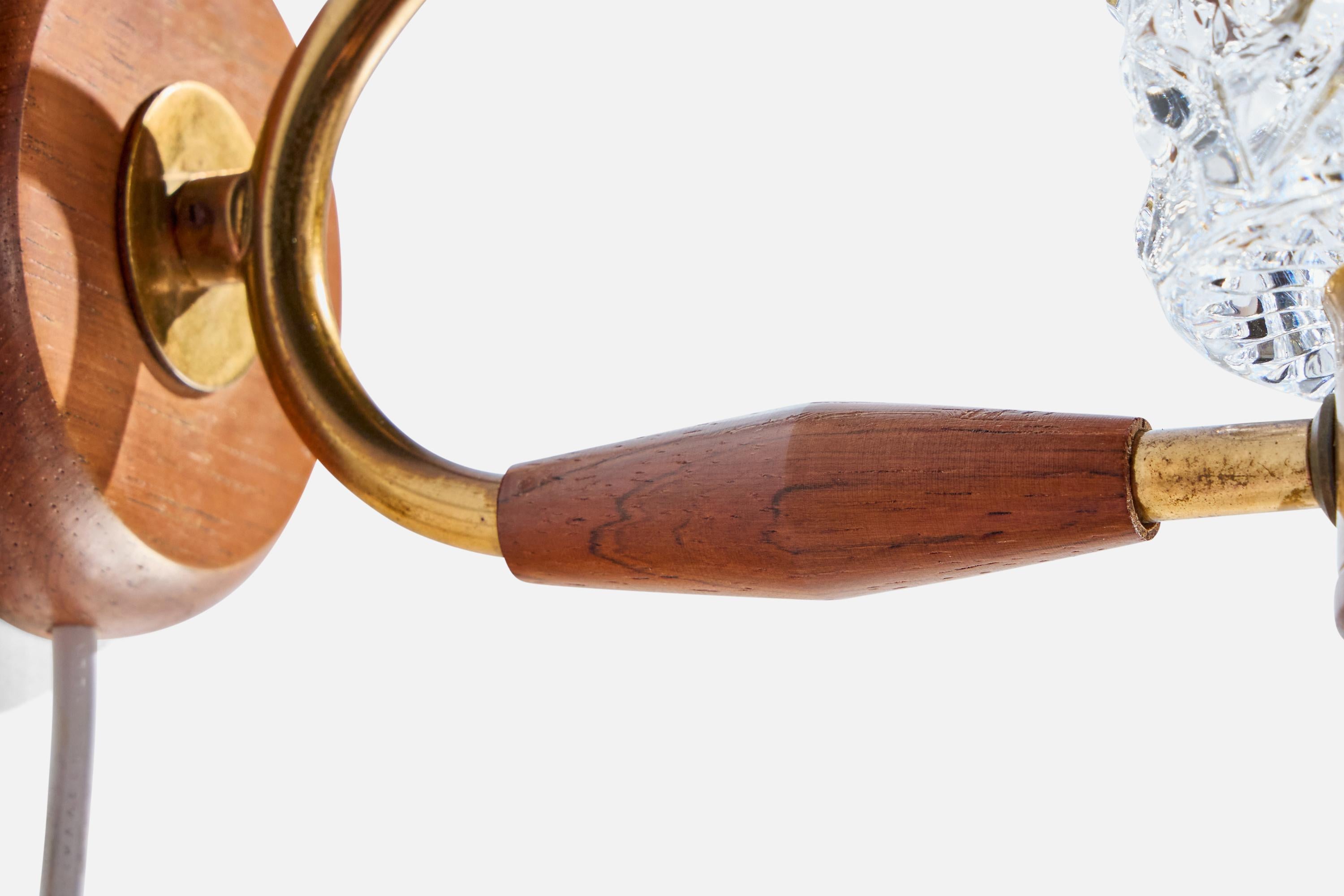 Lampada da parete di design svedese, teak, ottone, vetro, Svezia, anni '50 in vendita 1