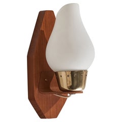 Diseñador sueco, aplique de pared, teca, latón, cristal, Suecia, años 50