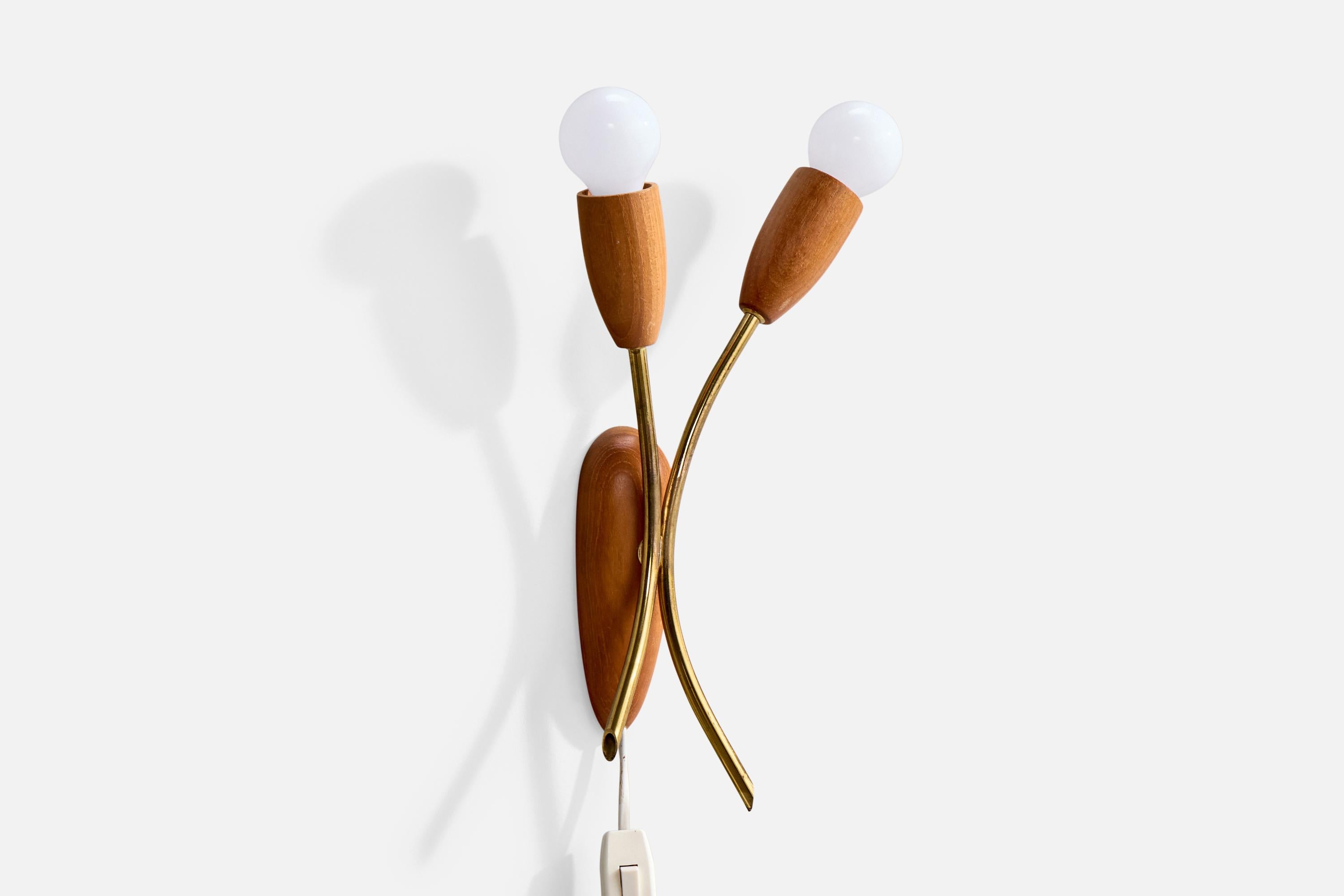 Mid-Century Modern Designer suédois, applique murale, teck, laiton, Suède, années 1950 en vente