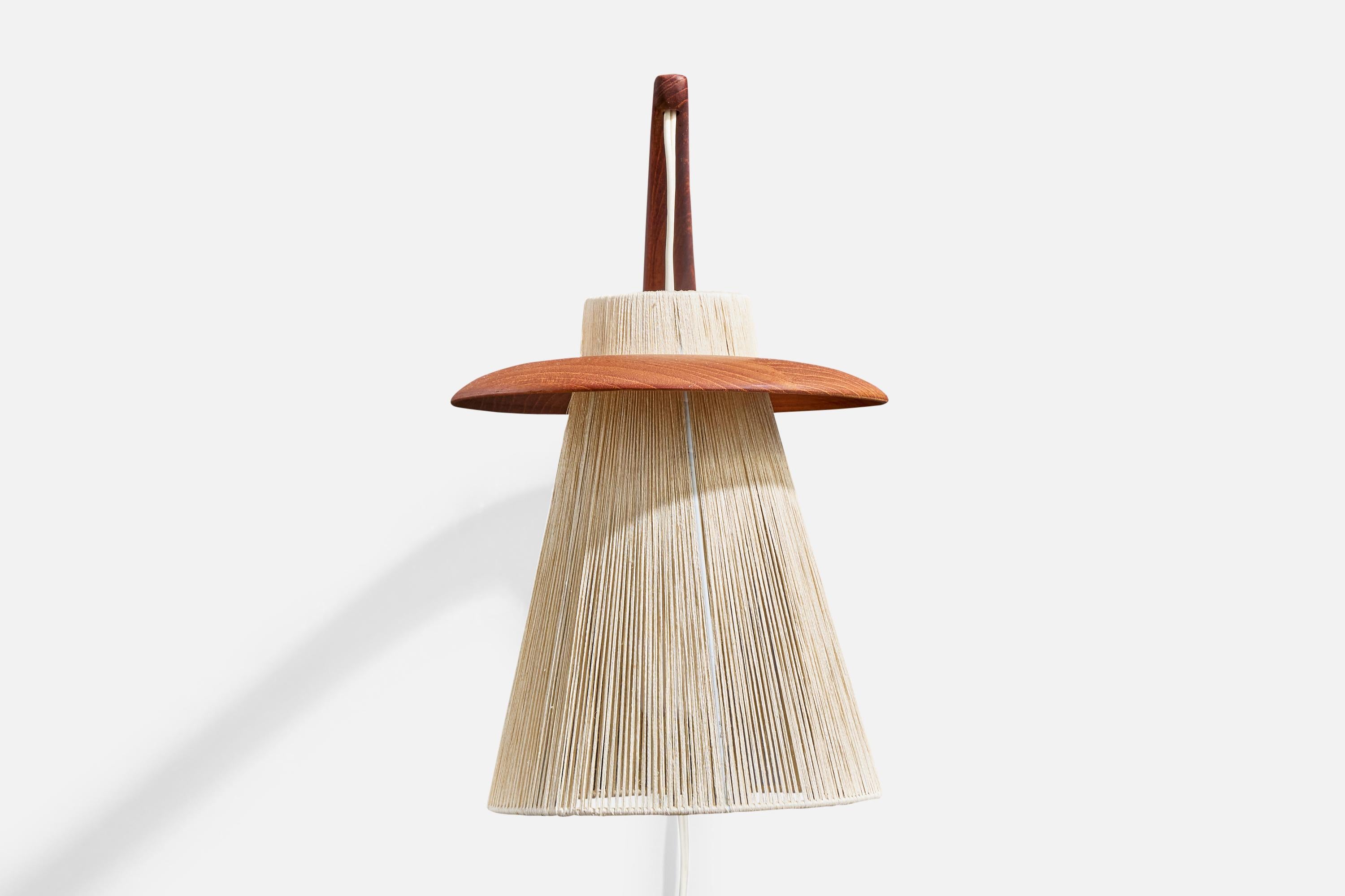 Mid-Century moderno Lampada da parete di design svedese, teak, tessuto, Svezia, anni '50 in vendita