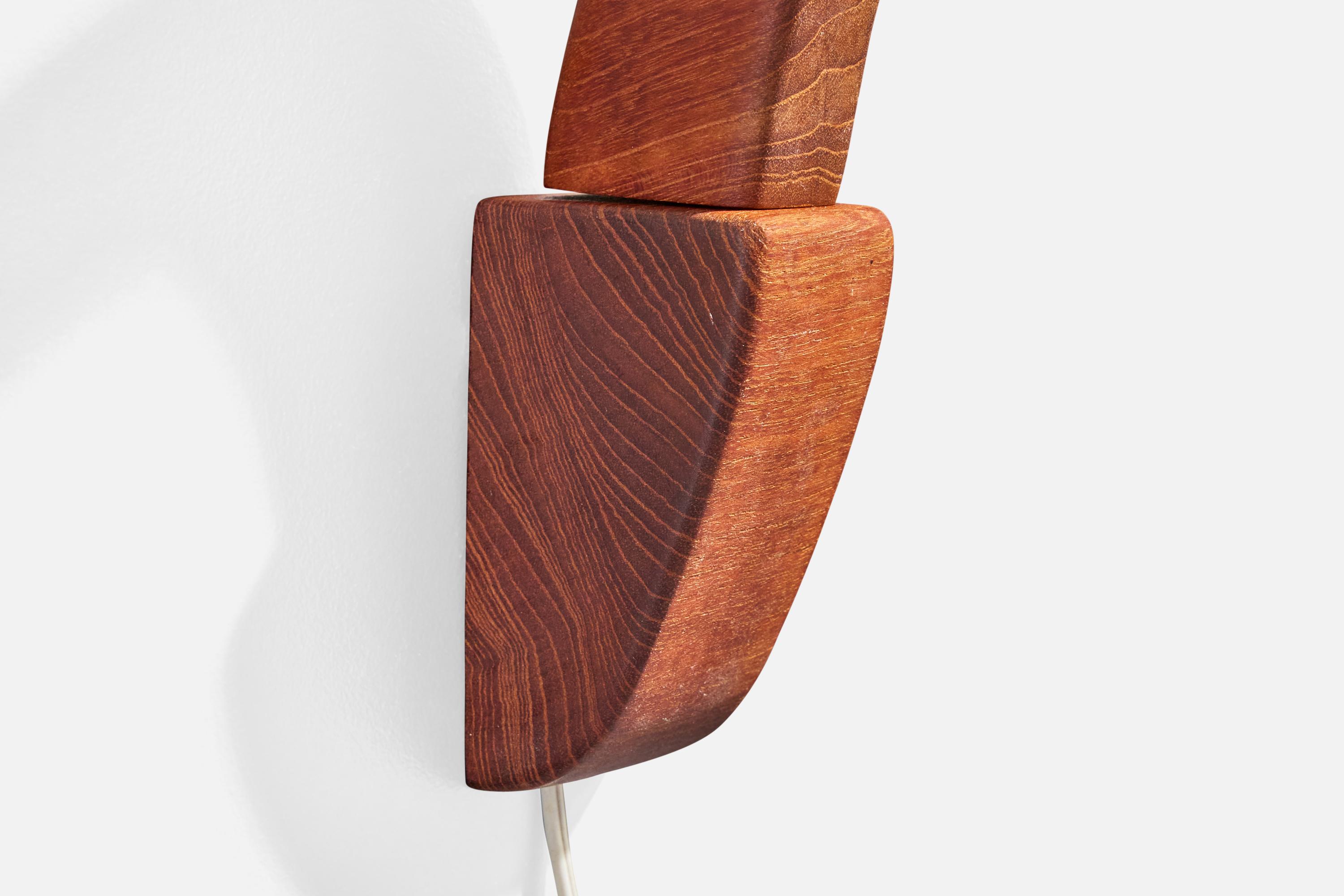 Lampada da parete di design svedese, teak, tessuto, Svezia, anni '50 In condizioni buone in vendita a High Point, NC