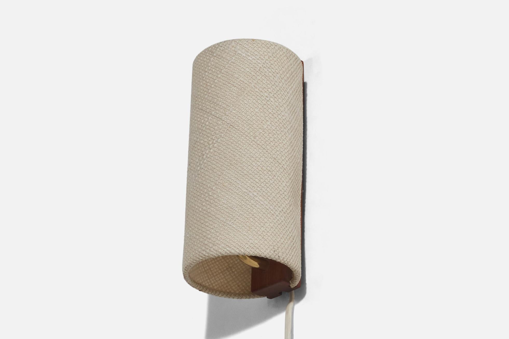 Mid-Century moderno Lampada da parete di design svedese, teak, tessuto, Svezia, C.C. anni '50 in vendita