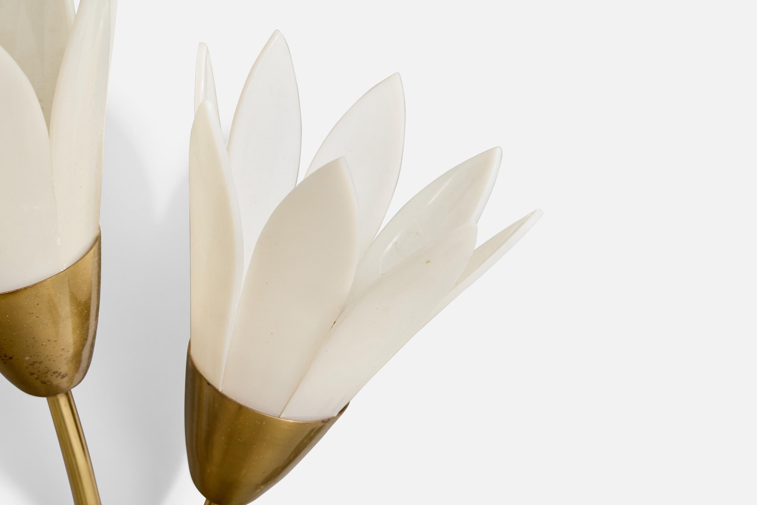 Swedish Designer, Wall Lights, Brass, Acrylic, Sweden, 1970s im Angebot 4