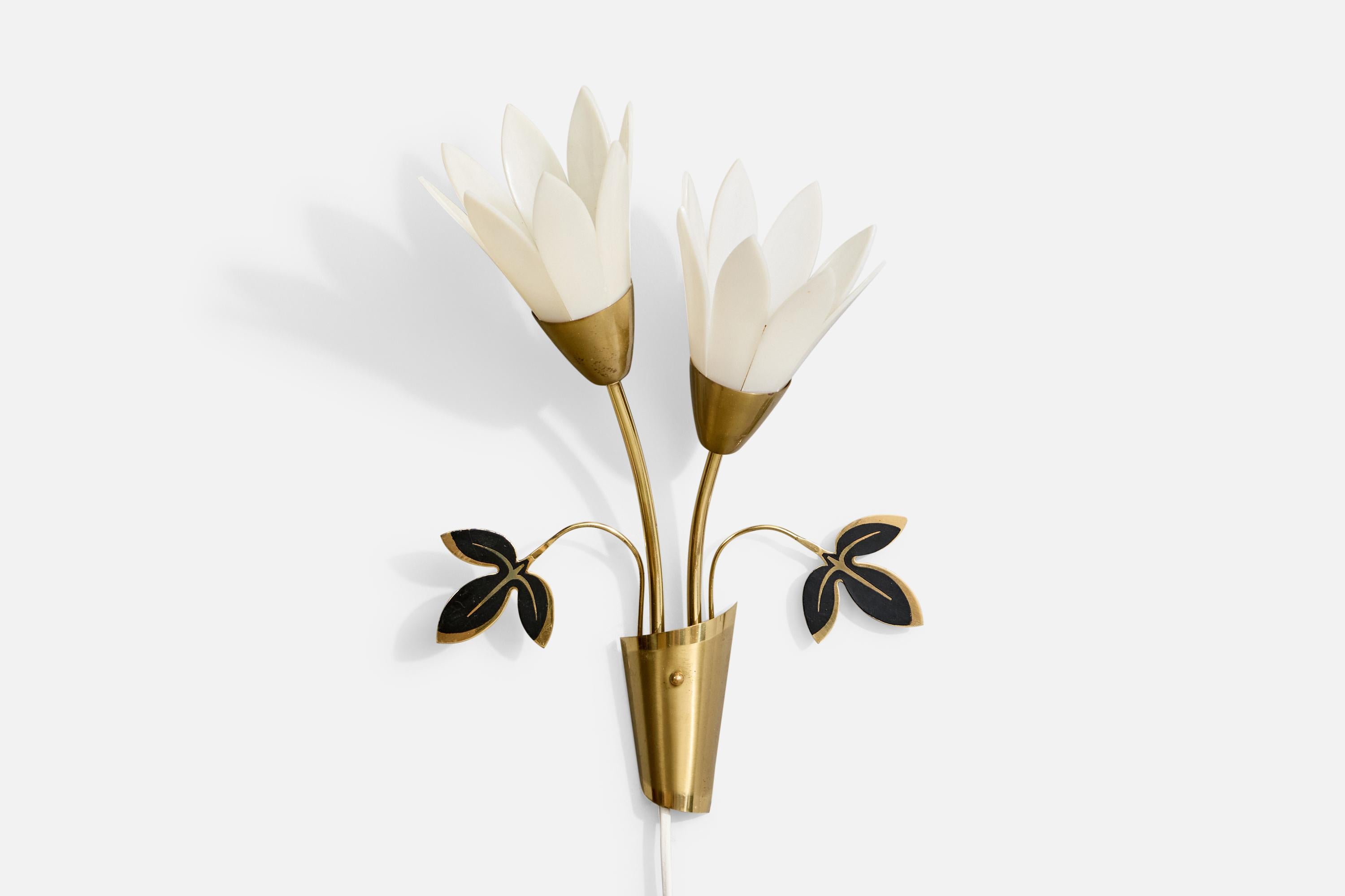 Swedish Designer, Wall Lights, Brass, Acrylic, Sweden, 1970s (Schwedisch) im Angebot