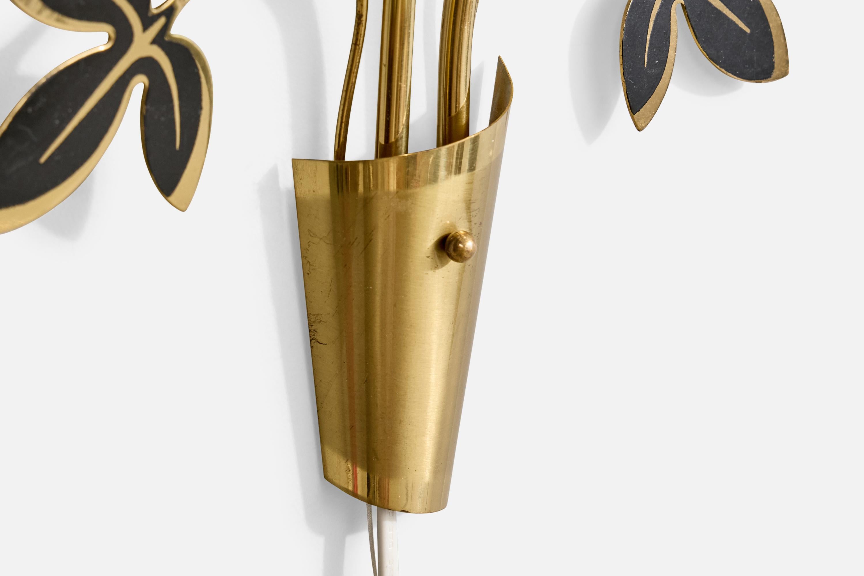 Swedish Designer, Wall Lights, Brass, Acrylic, Sweden, 1970s (Messing) im Angebot
