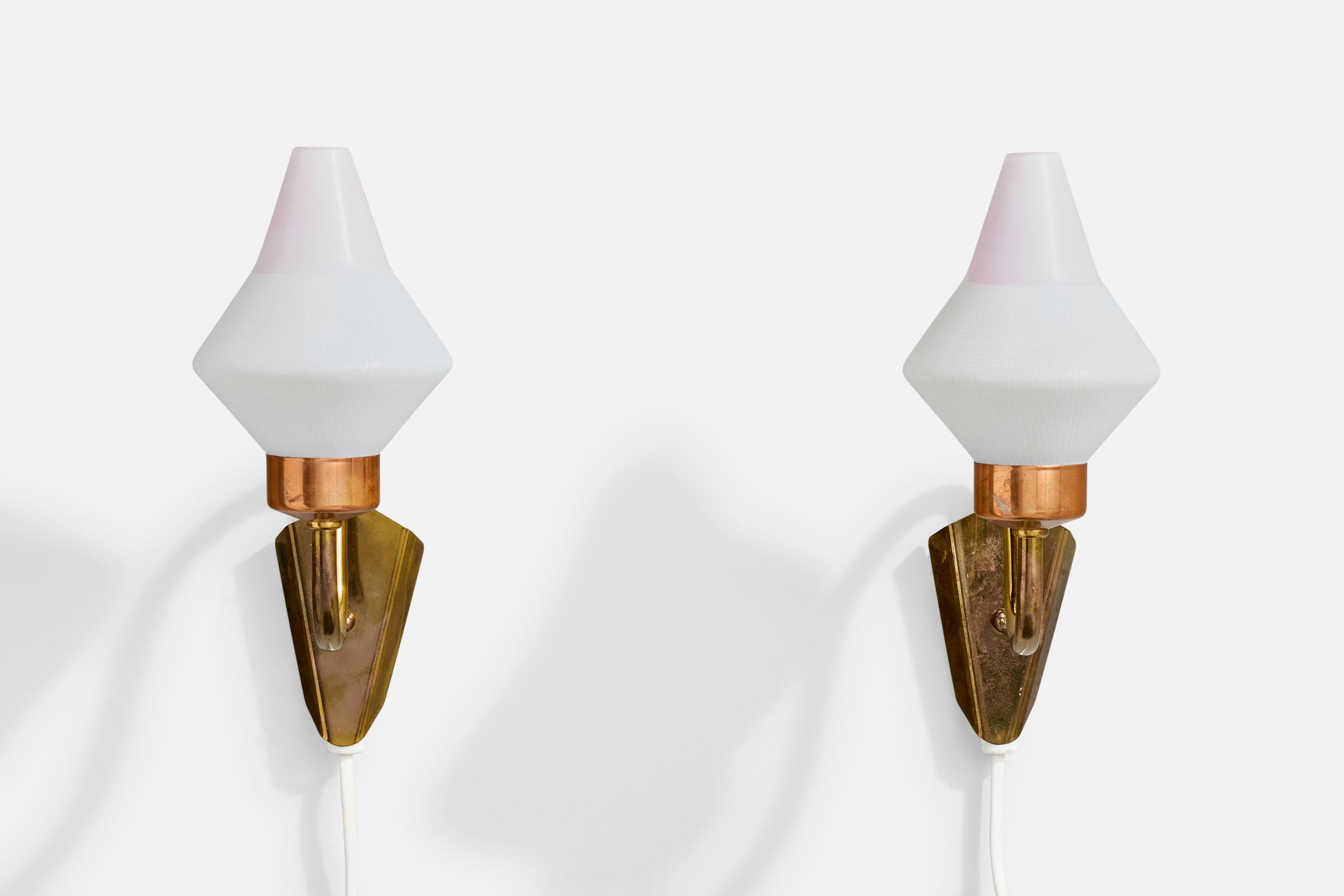 Mid-Century Modern Design/One, appliques, laiton, cuivre, verre, Suède, années 1950 en vente