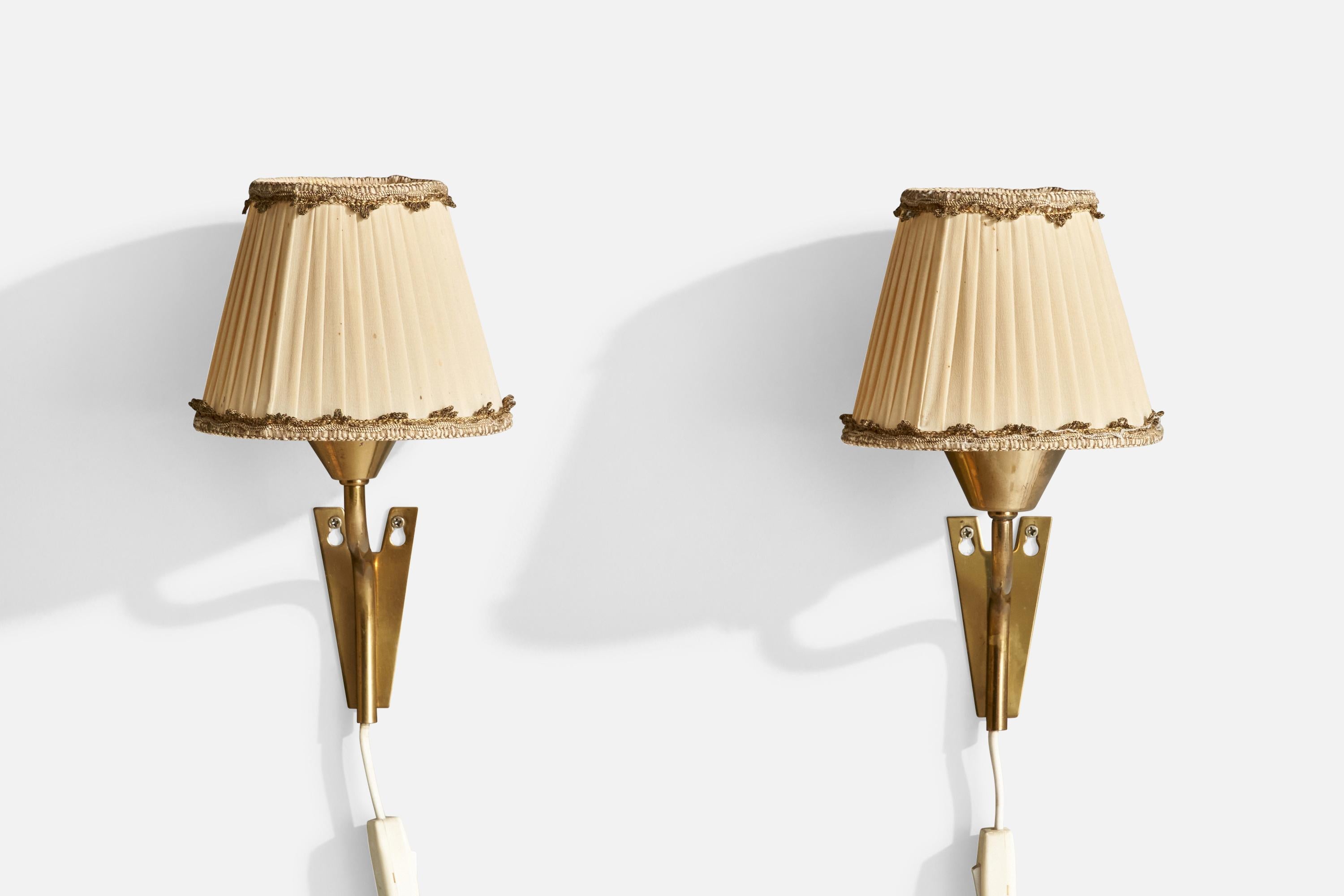 Scandinave moderne Designer suédois, Lights murales, laiton, tissu, Suède, années 1940 en vente