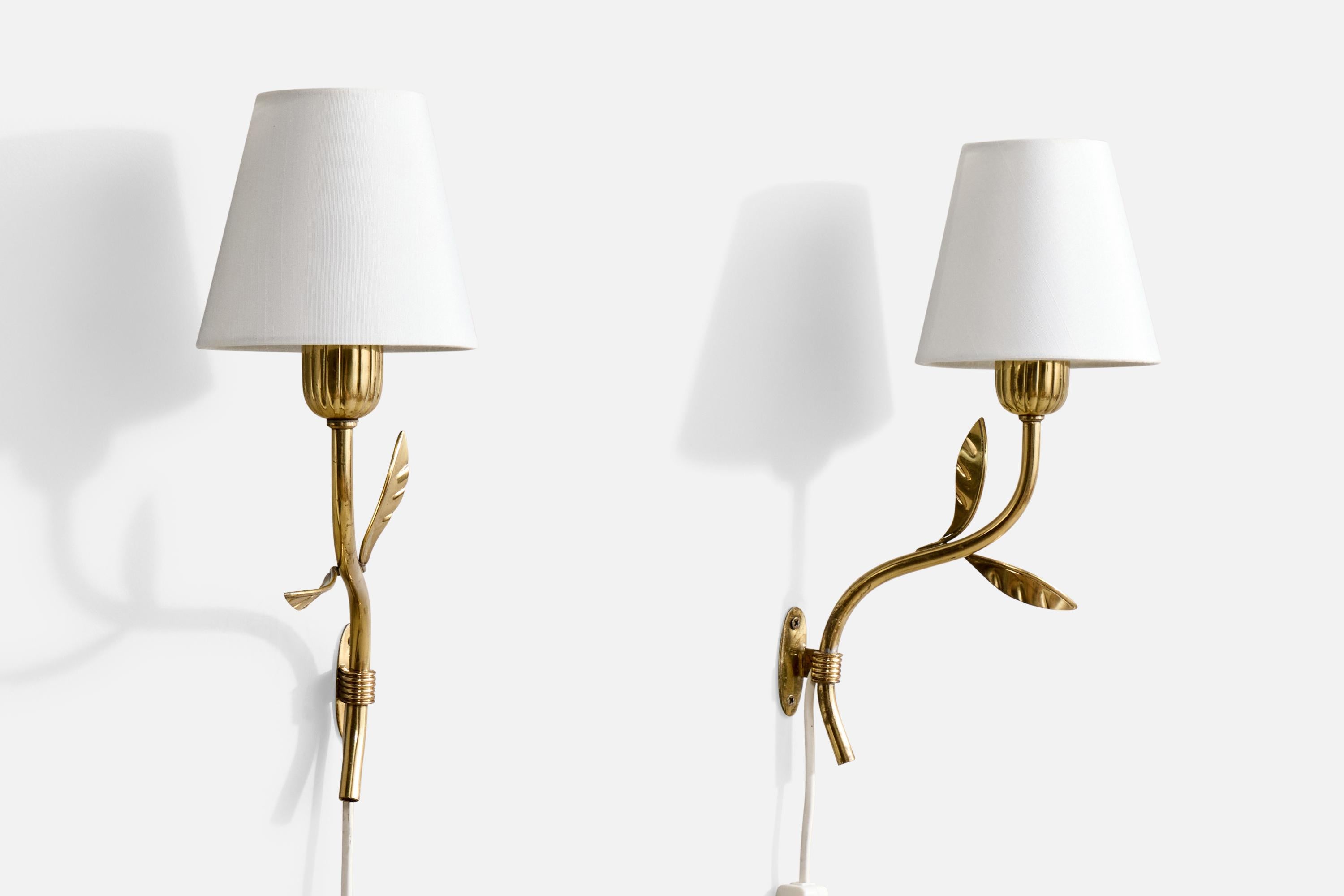 Scandinave moderne Designer suédois, Lights murales, laiton, tissu, Suède, années 1940 en vente