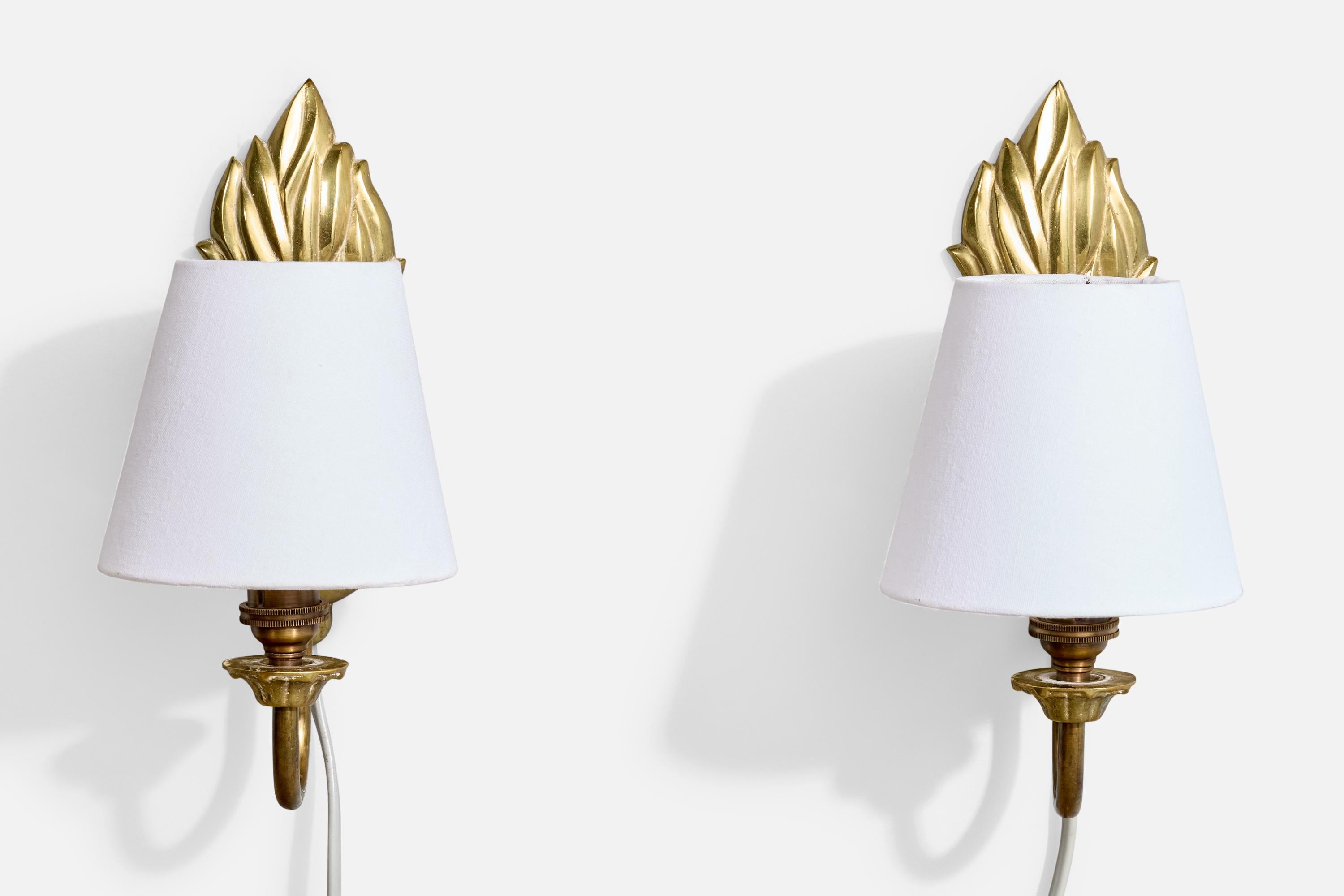 Scandinave moderne Swedish Designer, Wall Lights, Brass, Fabric, Sweden, 1940s en vente