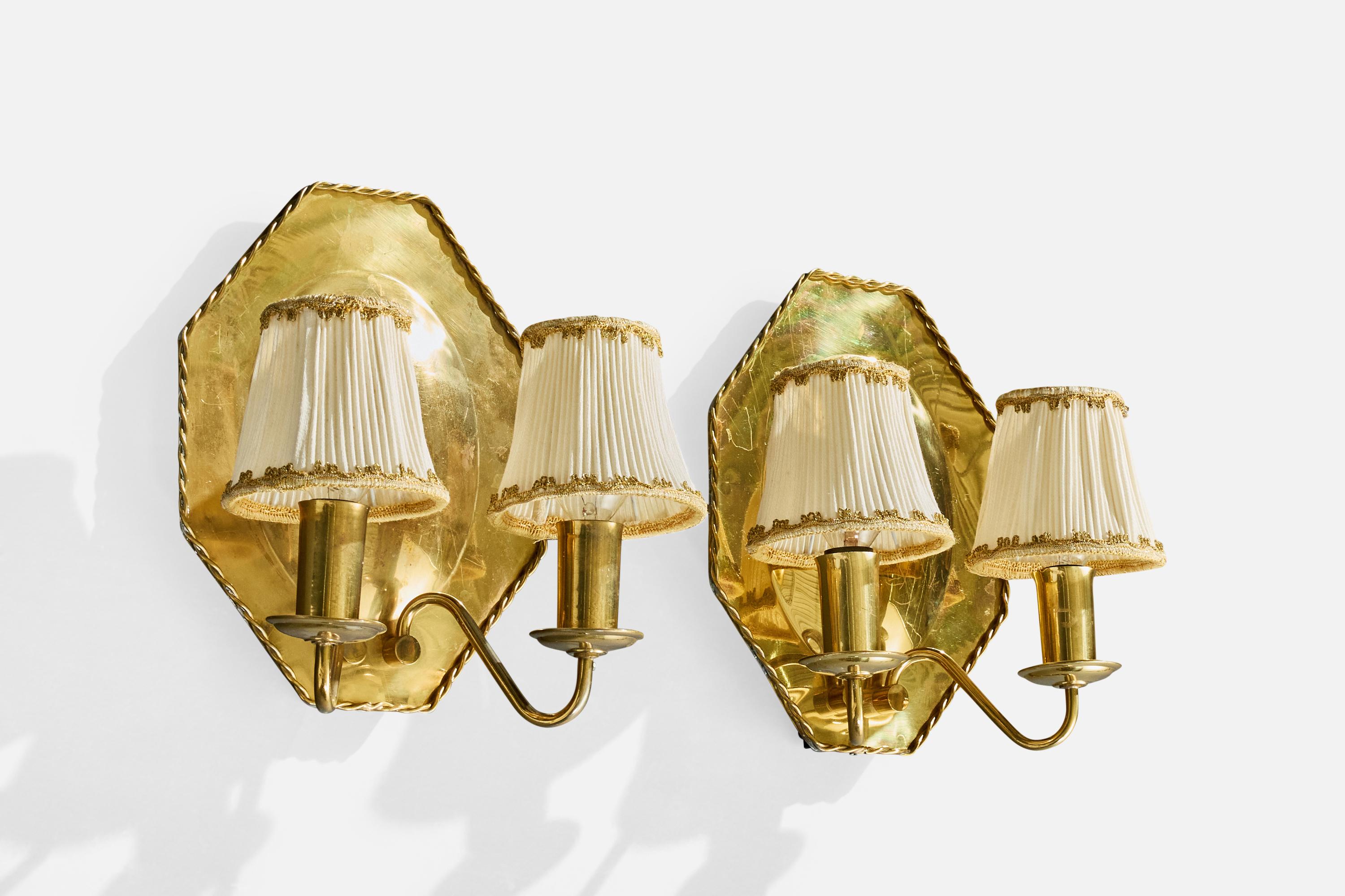 Diseñador sueco, apliques de pared, latón, tela, Suecia, década de 1940 Escandinavo moderno en venta