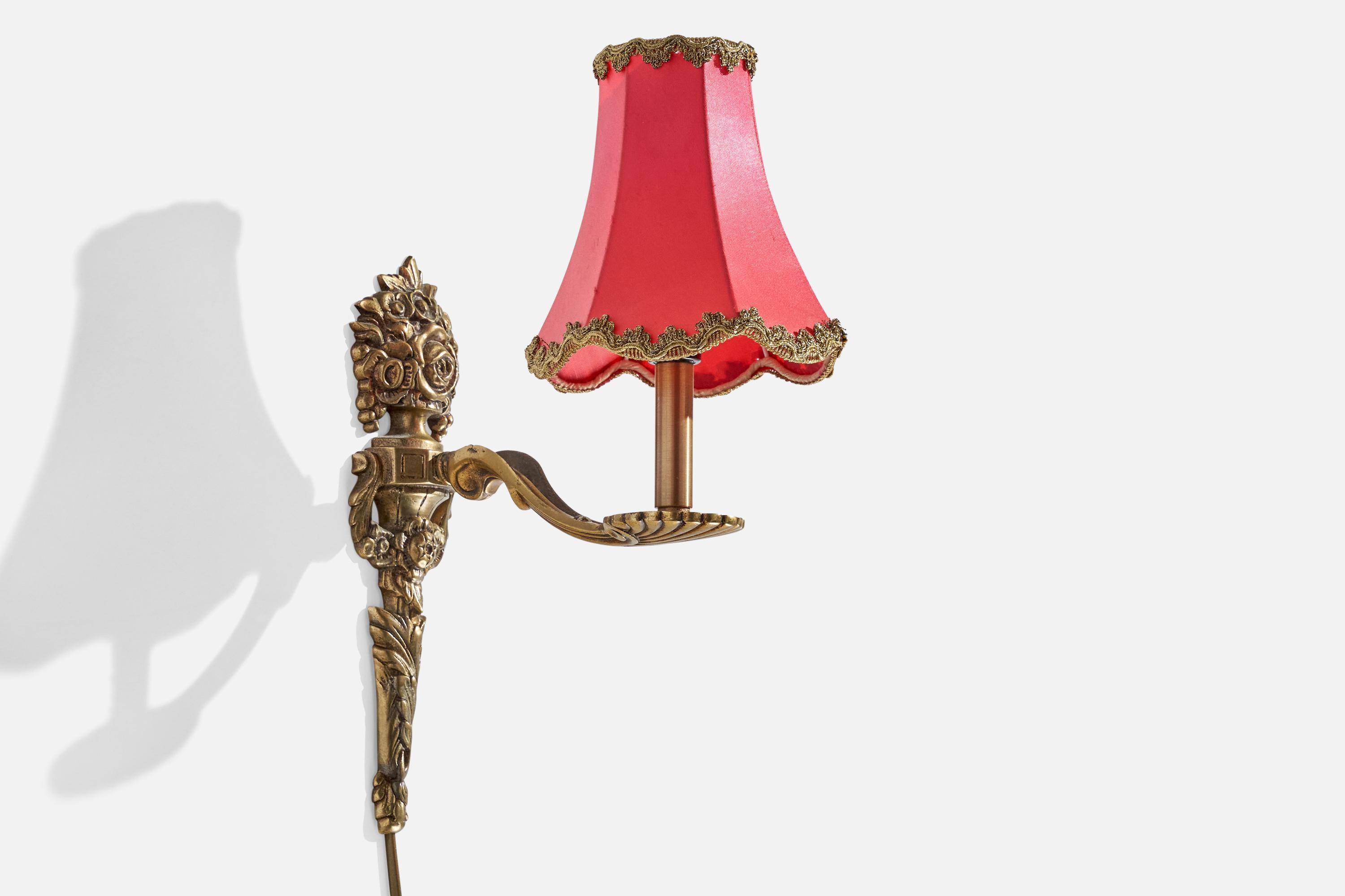 Suédois Designer suédois, Lights murales, laiton, tissu, Suède, années 1940 en vente
