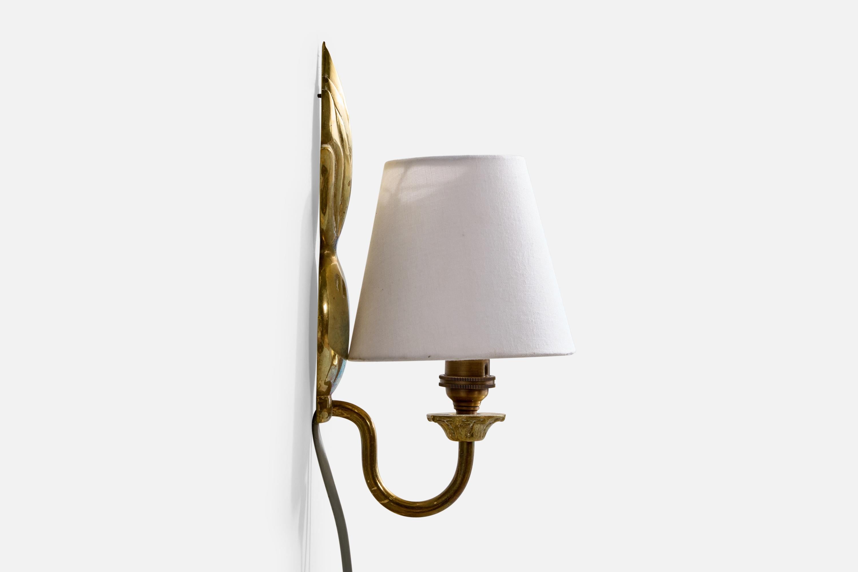 Swedish Designer, Wall Lights, Brass, Fabric, Sweden, 1940s Bon état - En vente à High Point, NC