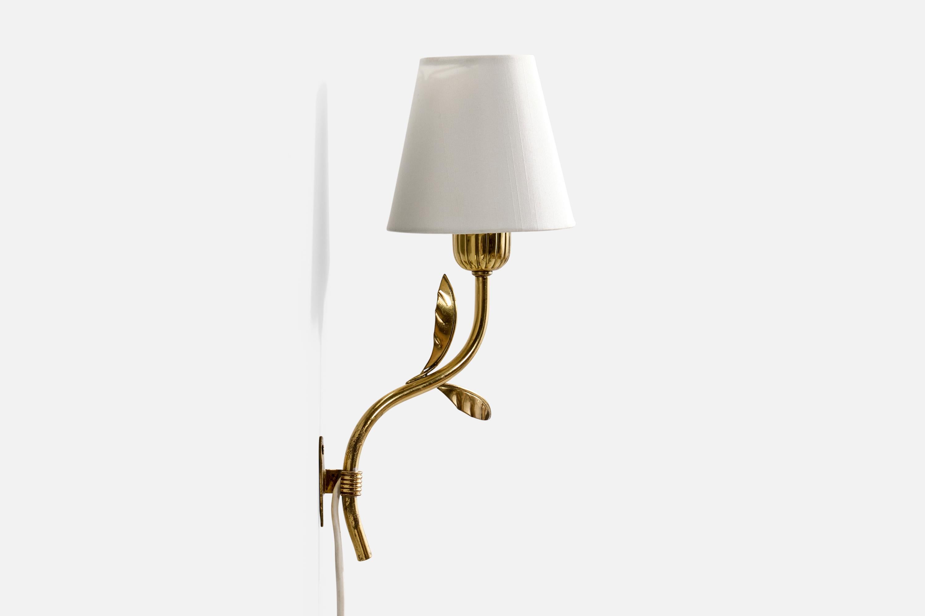 Milieu du XXe siècle Designer suédois, Lights murales, laiton, tissu, Suède, années 1940 en vente