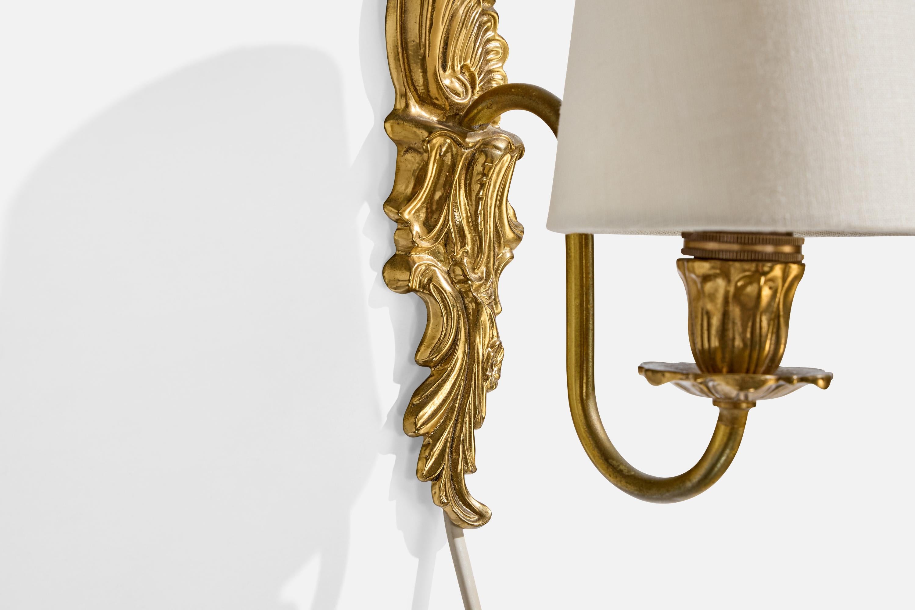 Laiton Designer suédois, Lights murales, laiton, tissu, Suède, années 1940 en vente