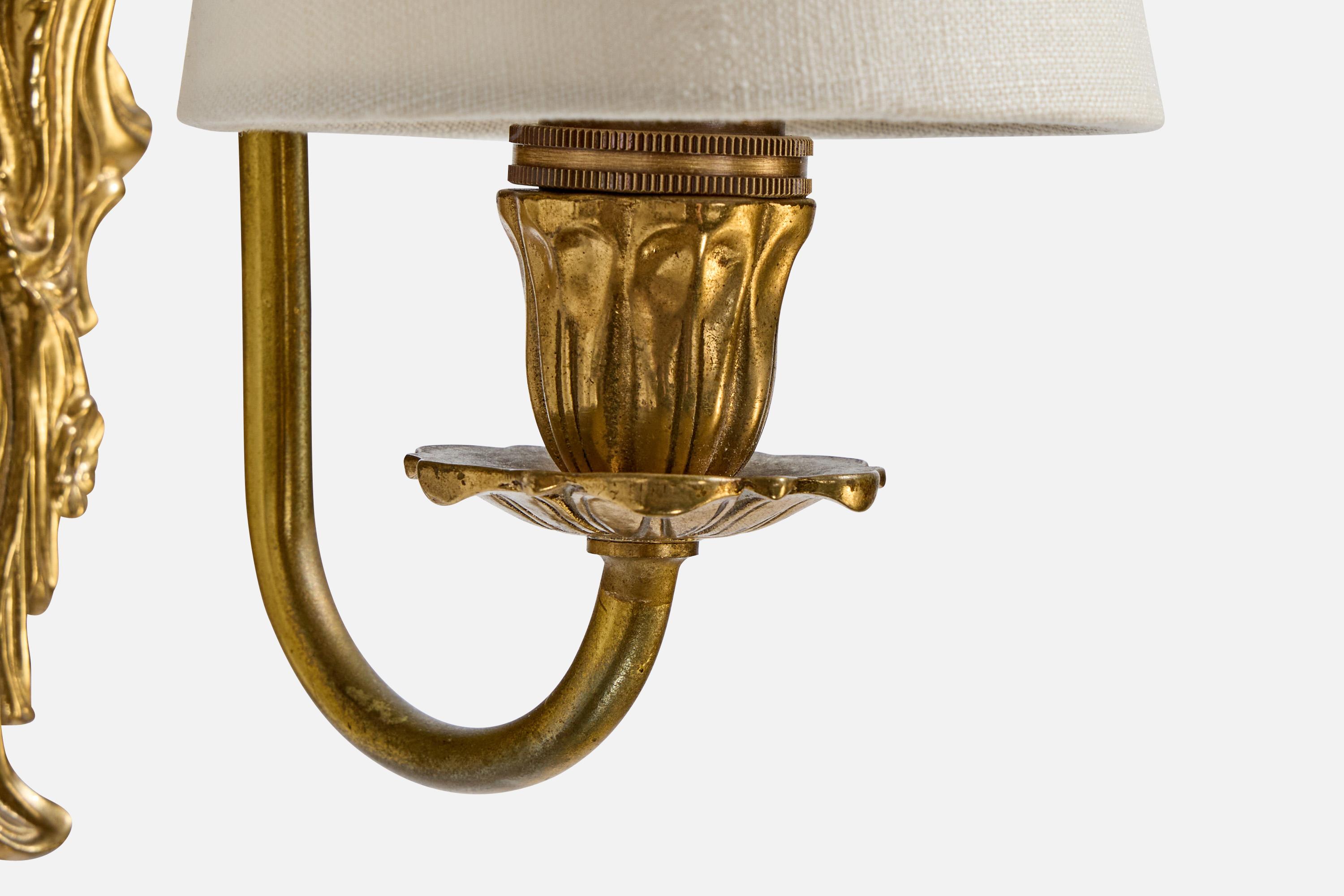 Designer suédois, Lights murales, laiton, tissu, Suède, années 1940 en vente 1