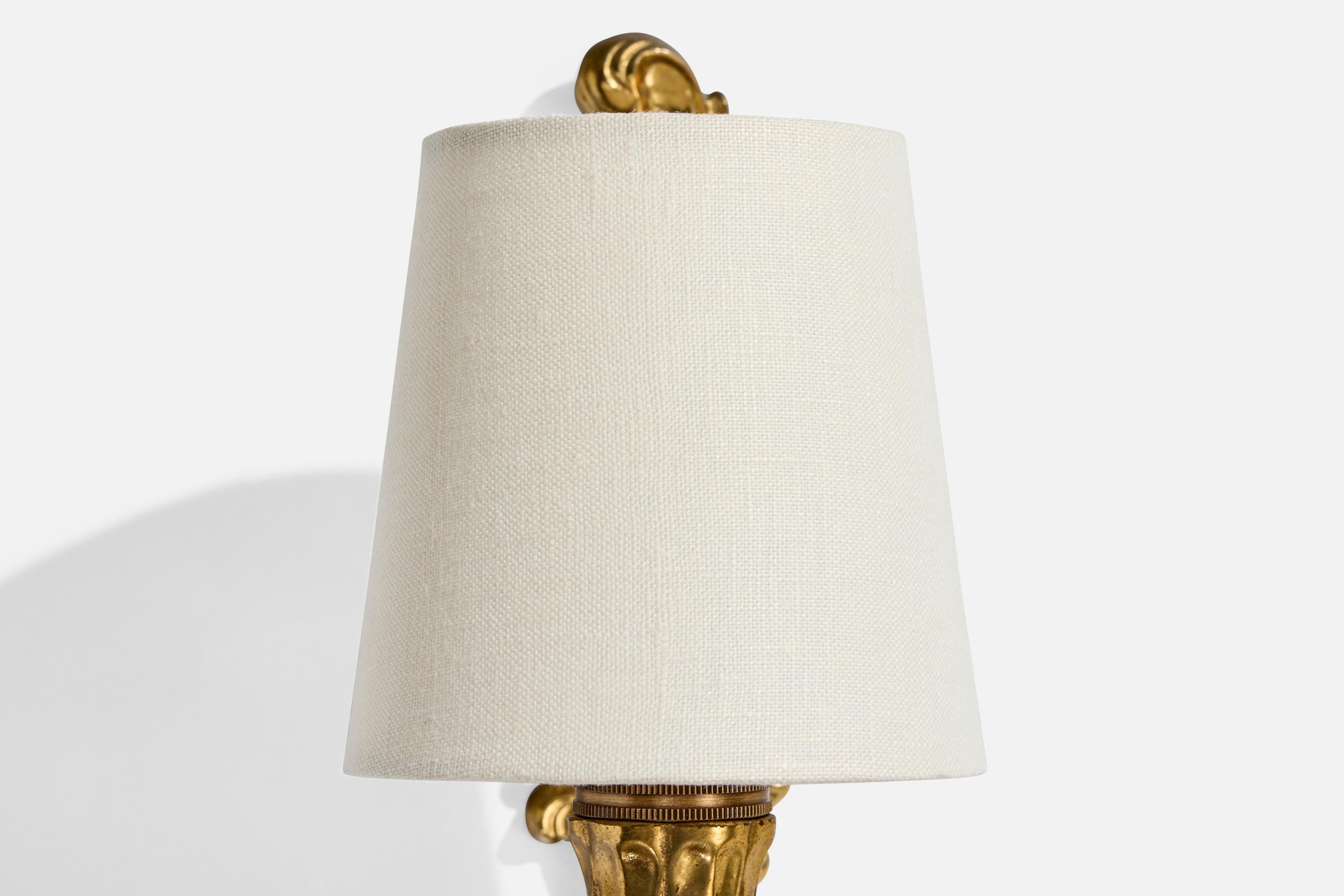 Designer suédois, Lights murales, laiton, tissu, Suède, années 1940 en vente 2