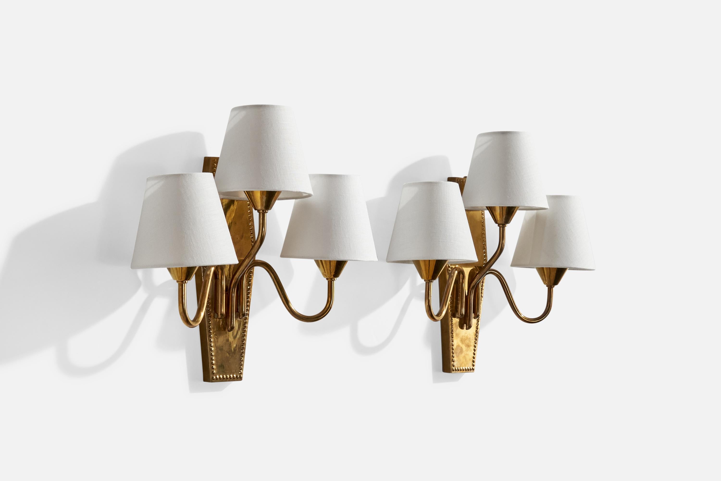 Scandinave moderne Designer suédois, Lights murales, laiton, tissu, Suède, années 1950 en vente