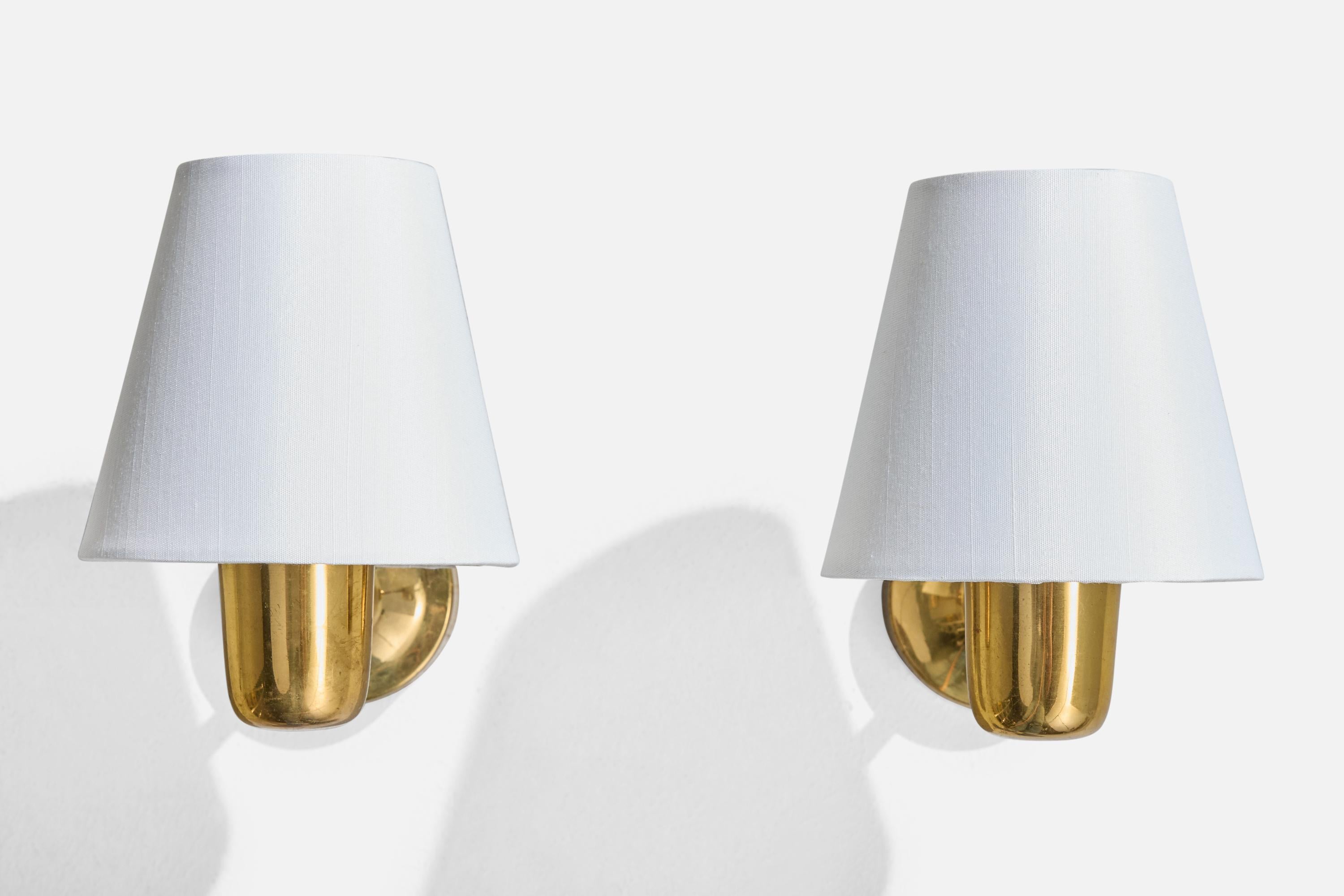 Mid-Century Modern Designer suédois, Lights murales, laiton, tissu, Suède, années 1950 en vente