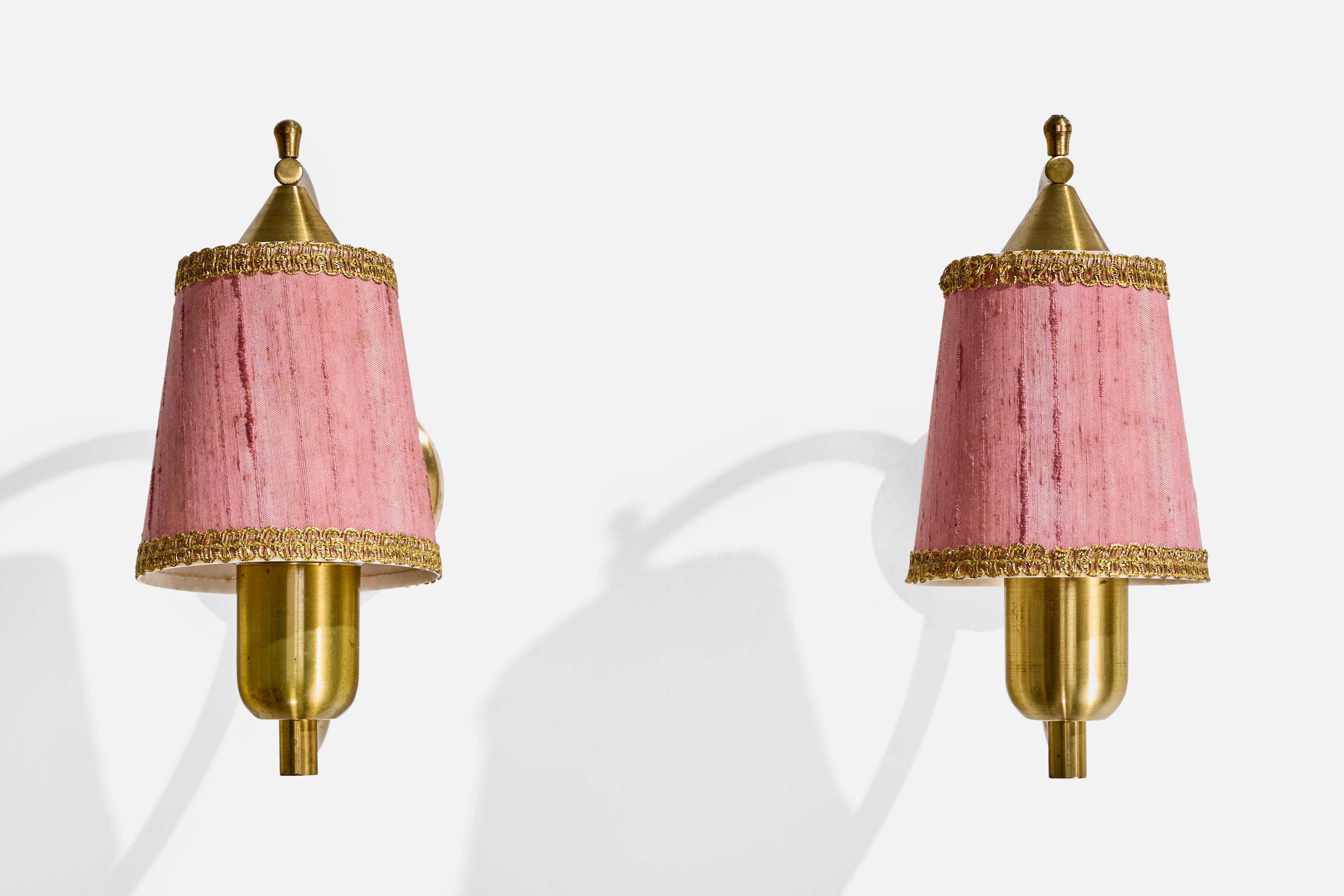 Mid-Century Modern Designer suédois, Lights murales, laiton, tissu, Suède, années 1950 en vente