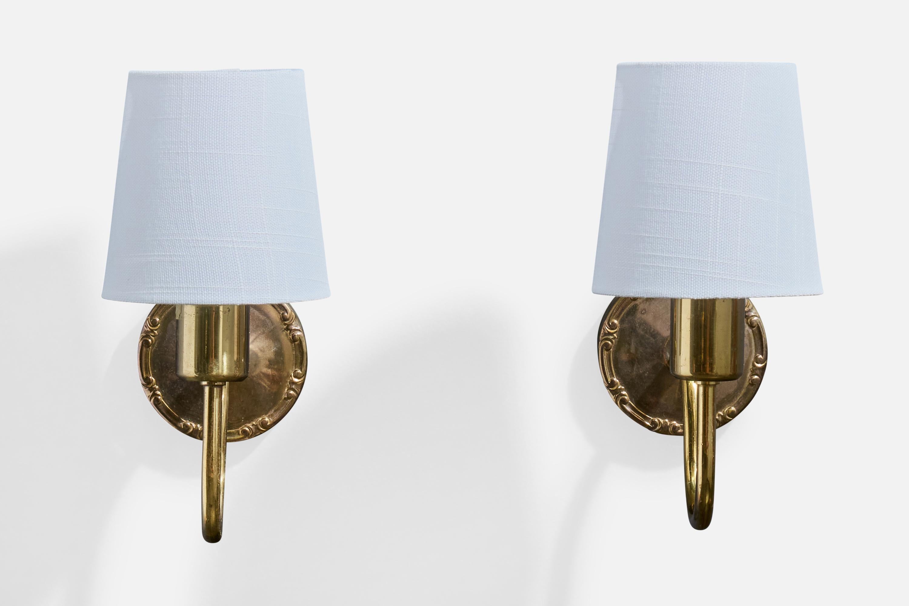 Mid-Century Modern Designer suédois, Lights murales, laiton, tissu, Suède, années 1950 en vente