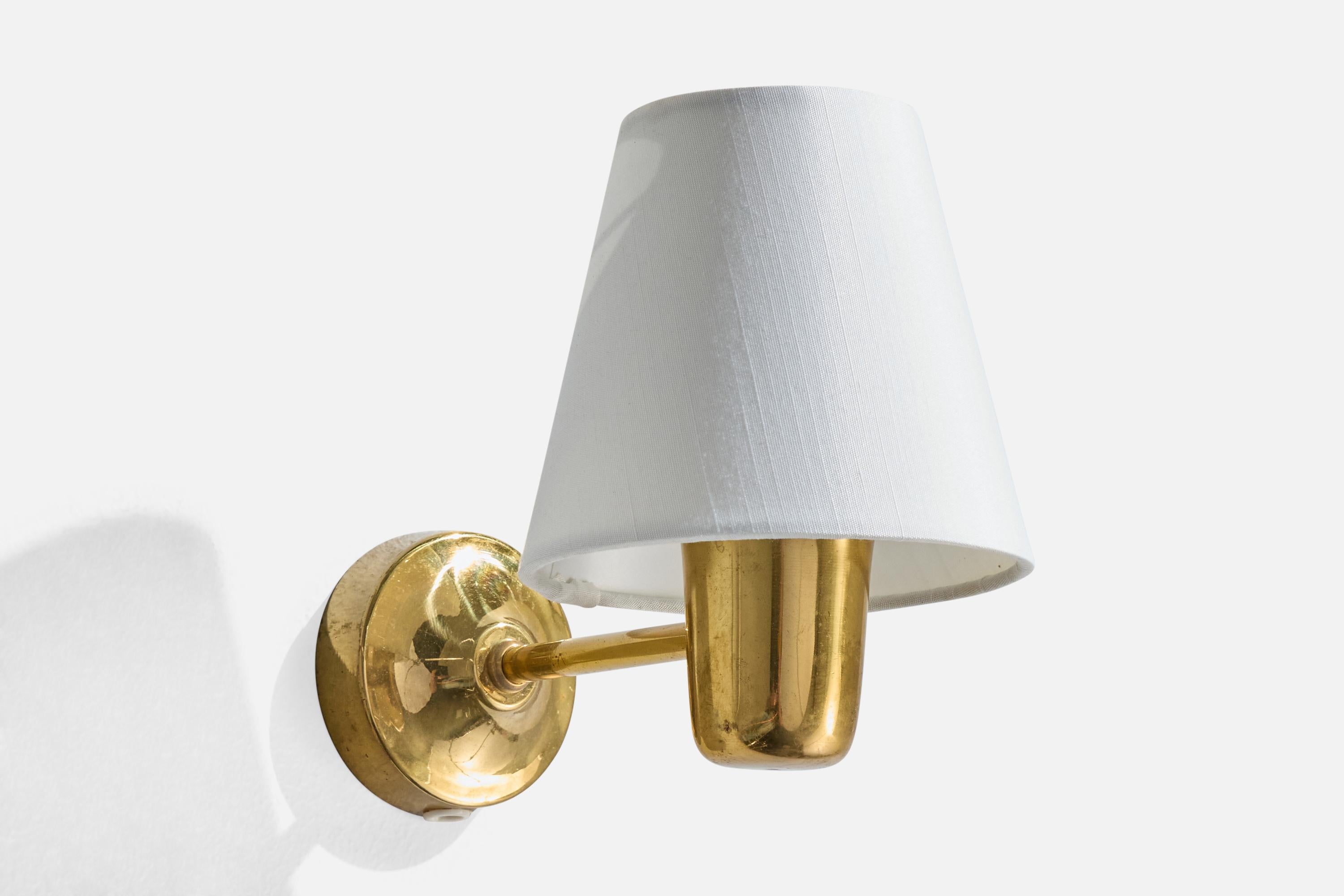 Suédois Designer suédois, Lights murales, laiton, tissu, Suède, années 1950 en vente