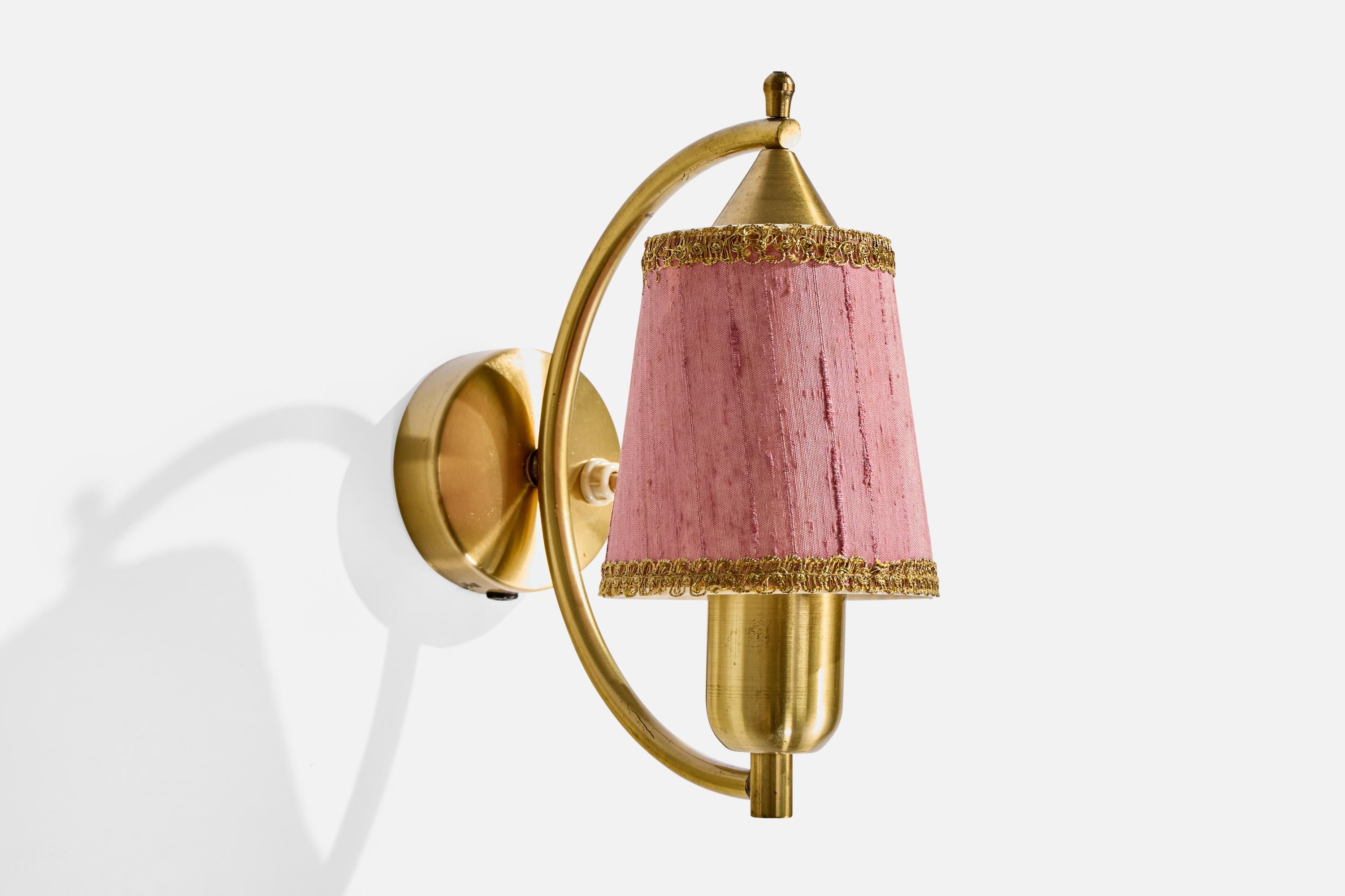 Suédois Designer suédois, Lights murales, laiton, tissu, Suède, années 1950 en vente