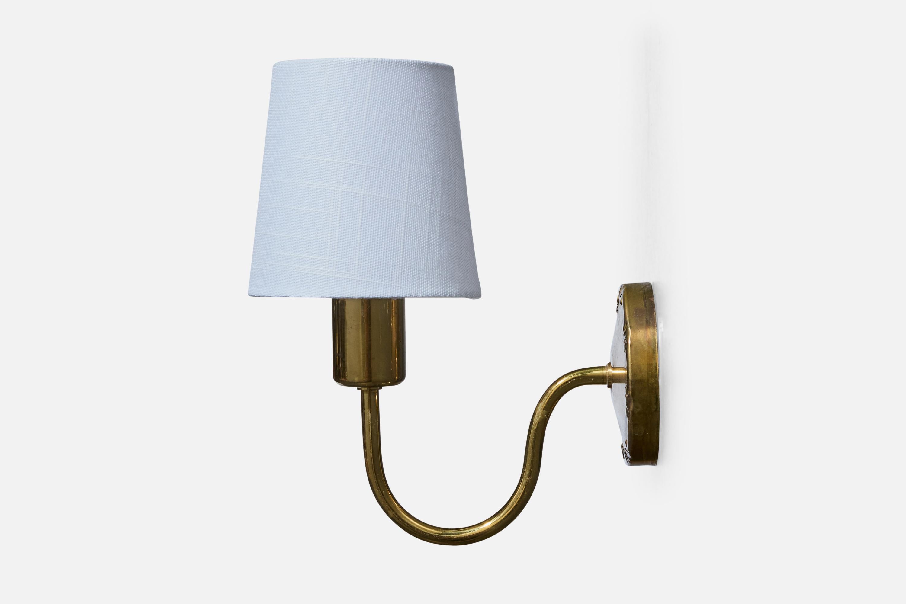 Designer suédois, Lights murales, laiton, tissu, Suède, années 1950 Bon état - En vente à High Point, NC