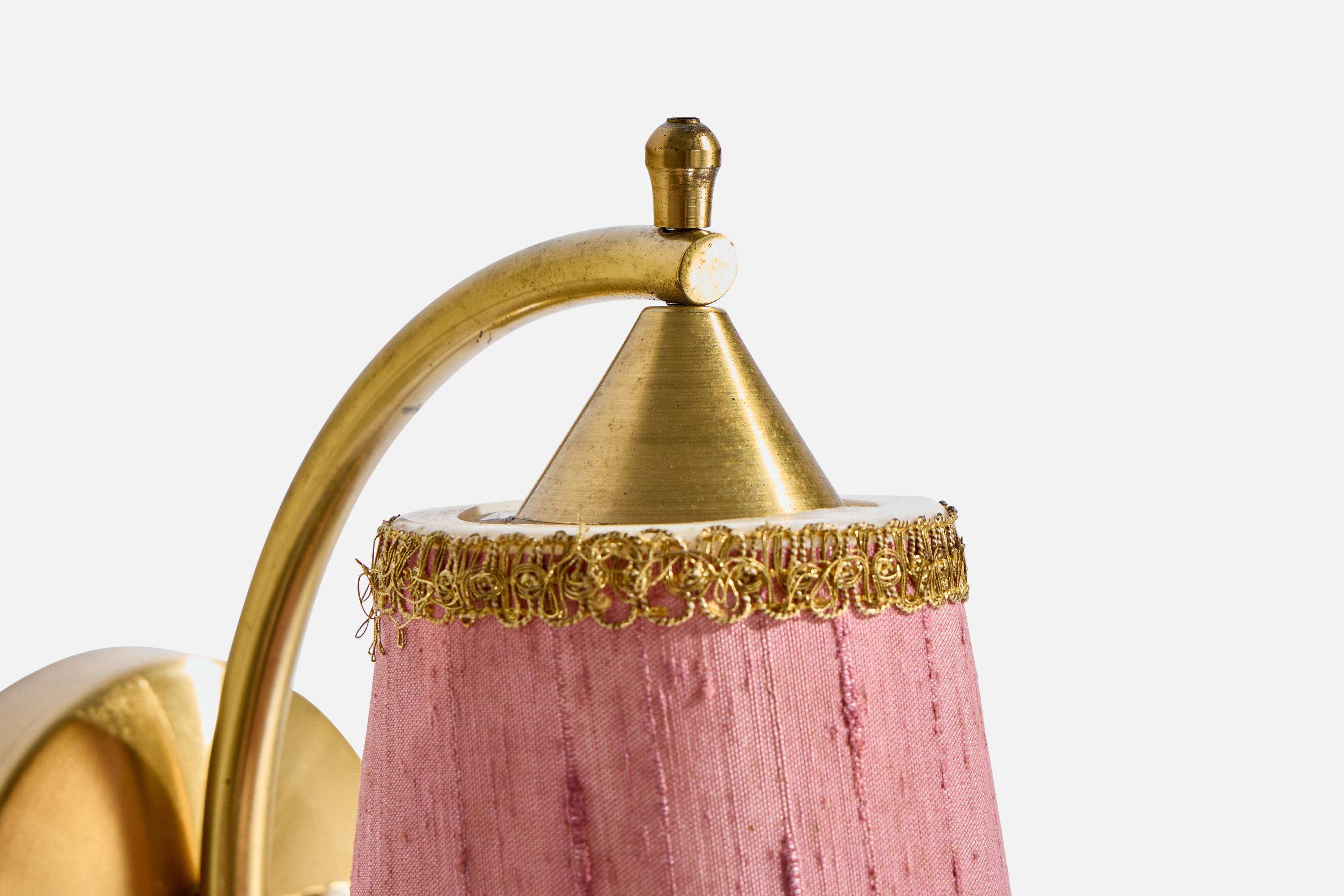 Laiton Designer suédois, Lights murales, laiton, tissu, Suède, années 1950 en vente