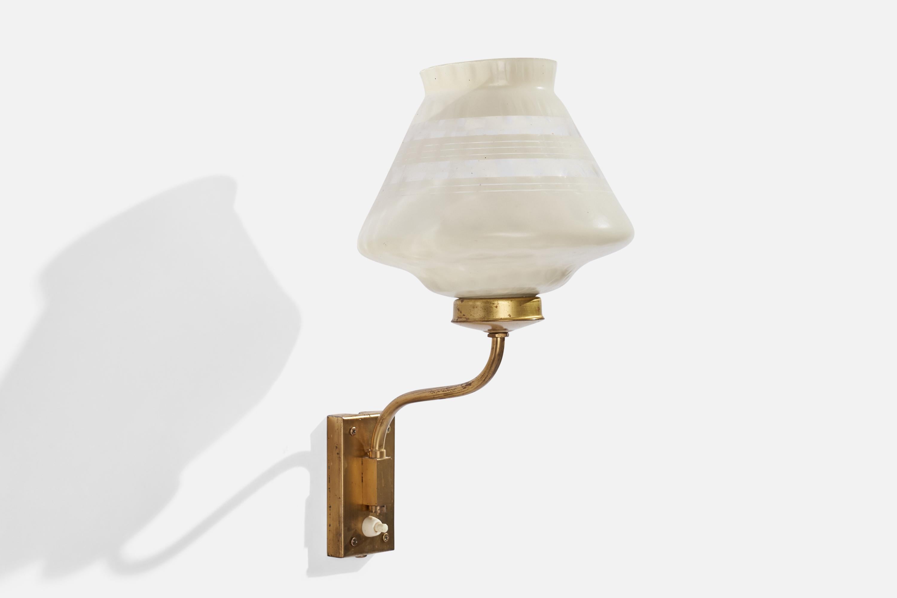 Scandinave moderne Design/One, Lights, laiton, verre, Suède, années 1940 en vente