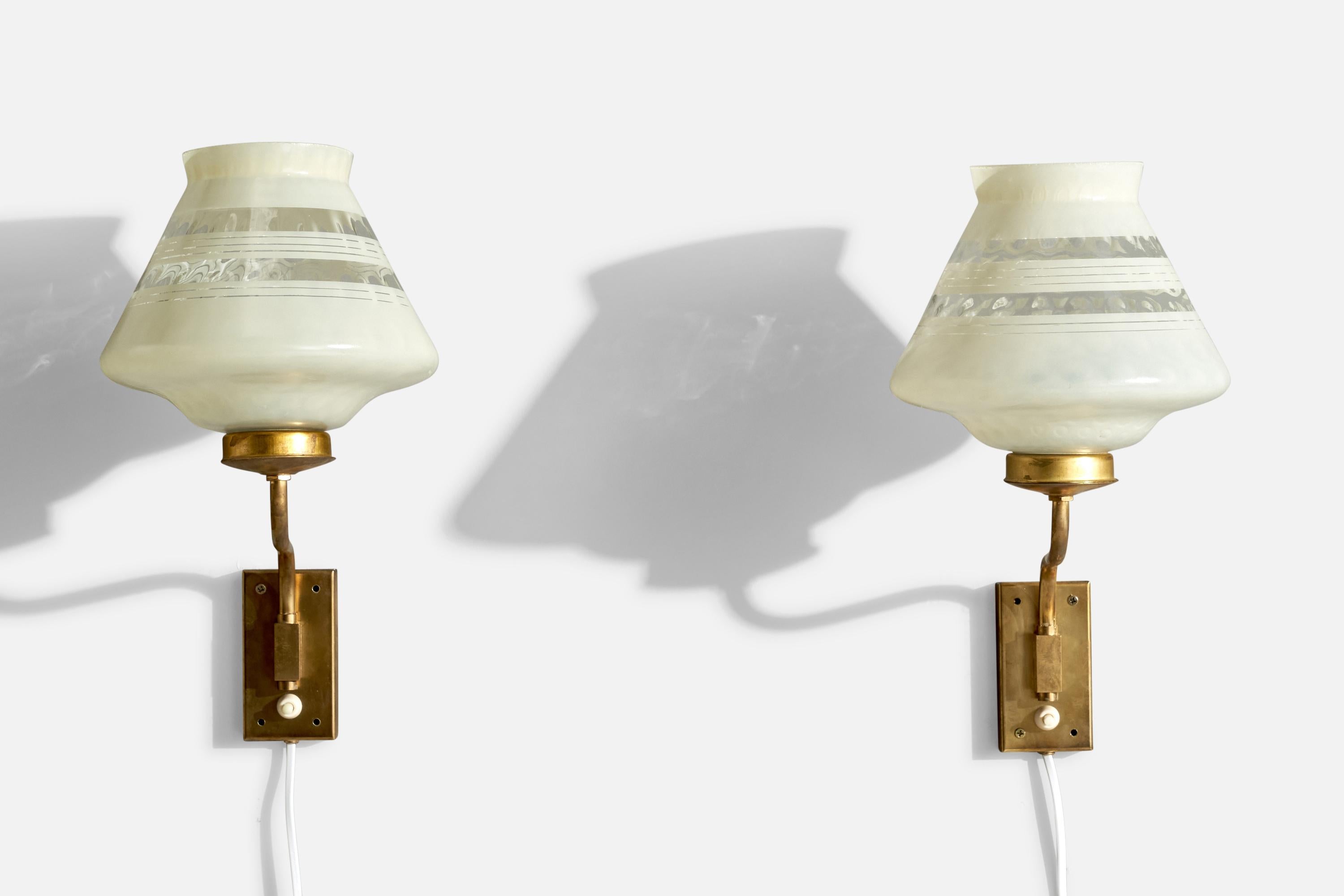Scandinave moderne Design/One, Lights, laiton, verre, Suède, années 1940 en vente