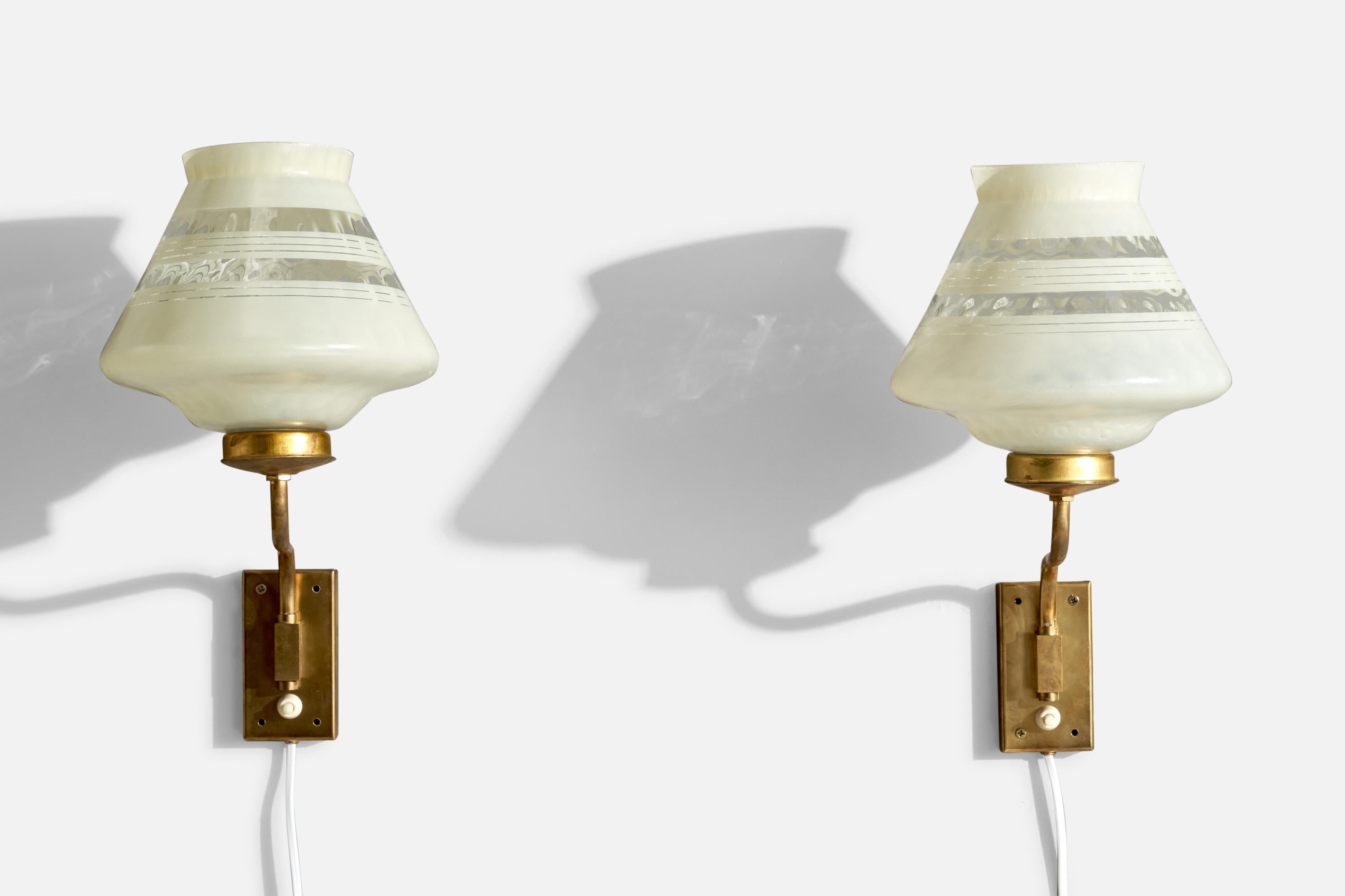 Scandinave moderne Design/One, Lights, laiton, verre, Suède, années 1940 en vente