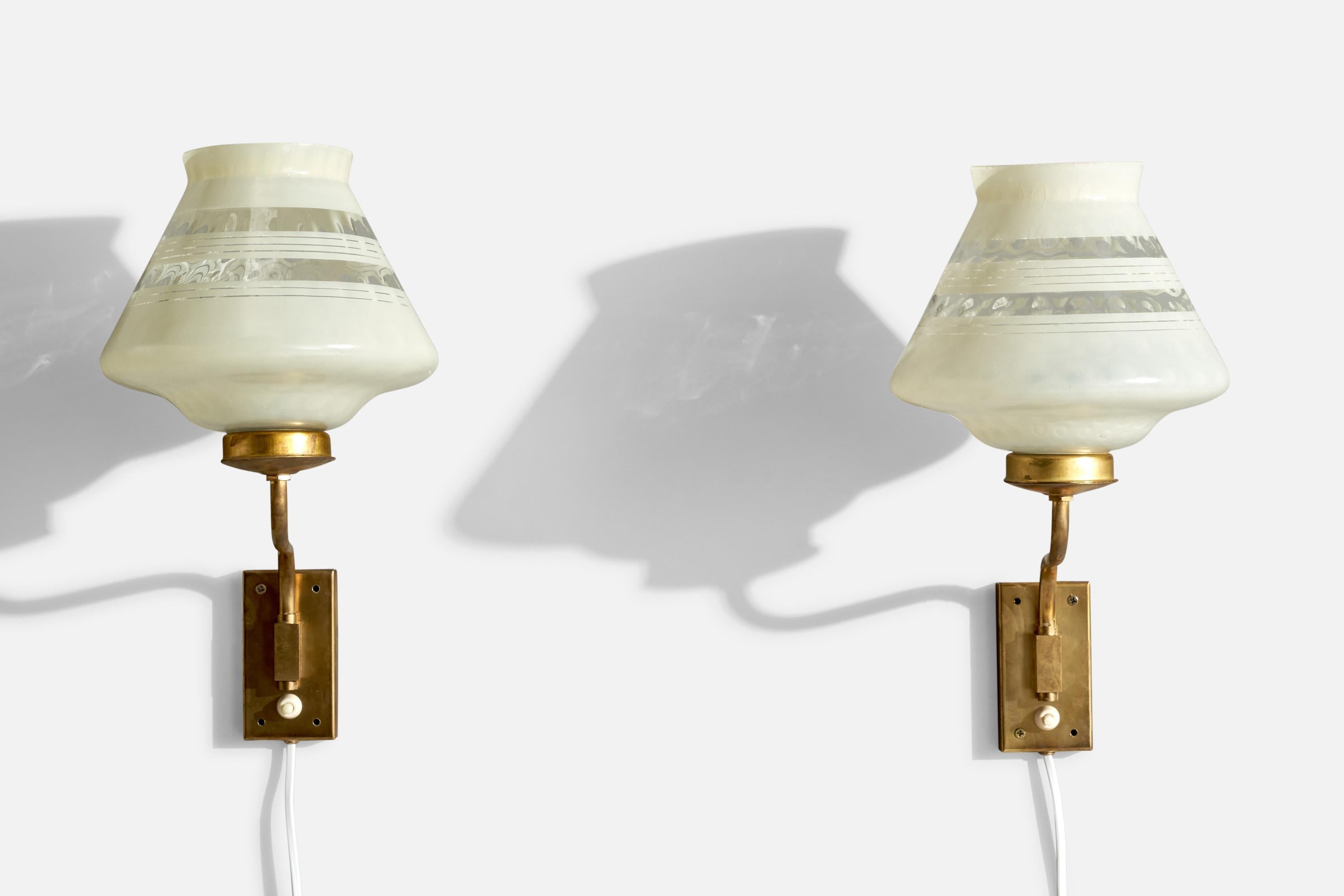Scandinave moderne Design/One, Lights, laiton, verre, Suède, années 1940 en vente