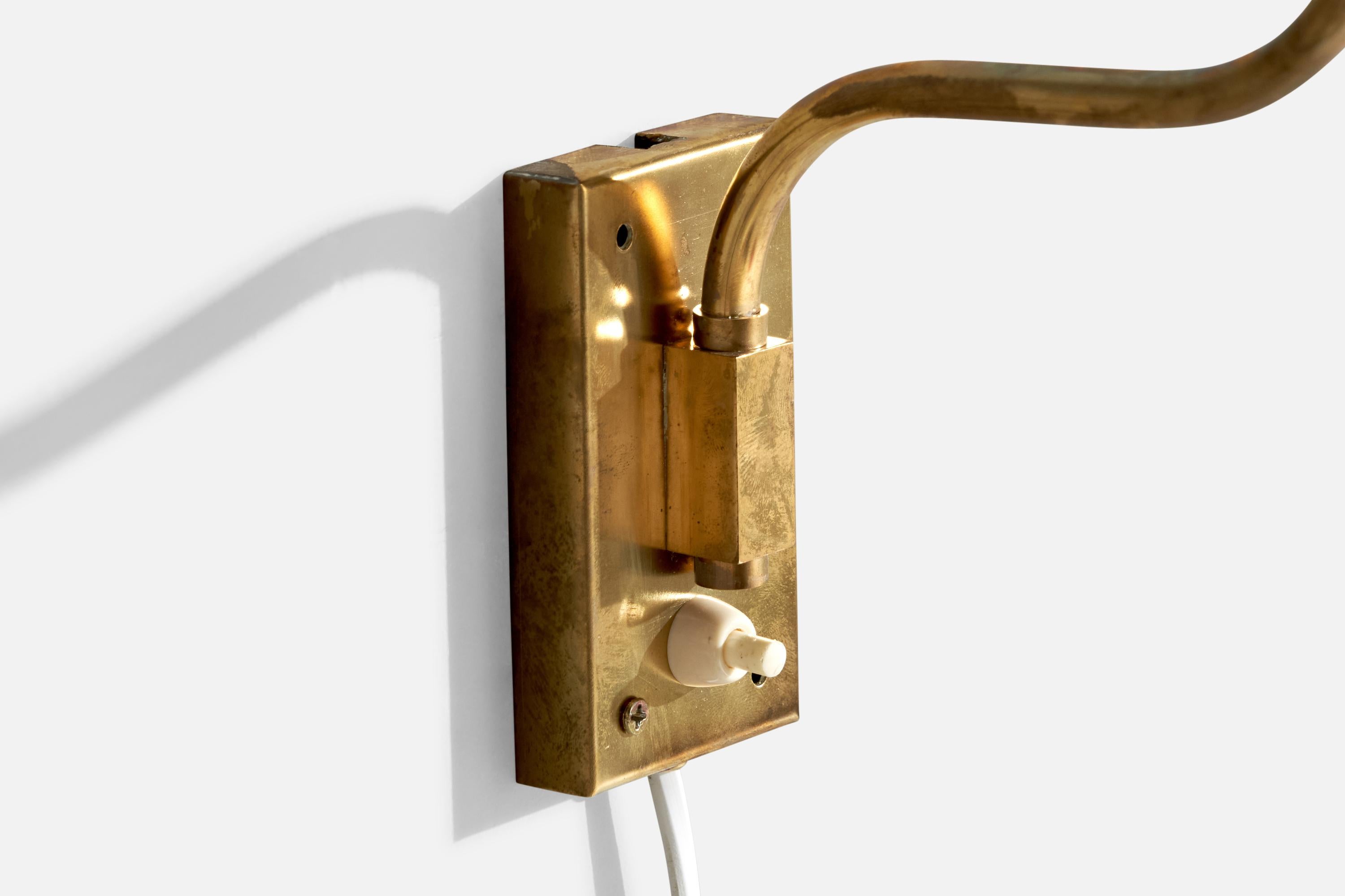 Milieu du XXe siècle Design/One, Lights, laiton, verre, Suède, années 1940 en vente