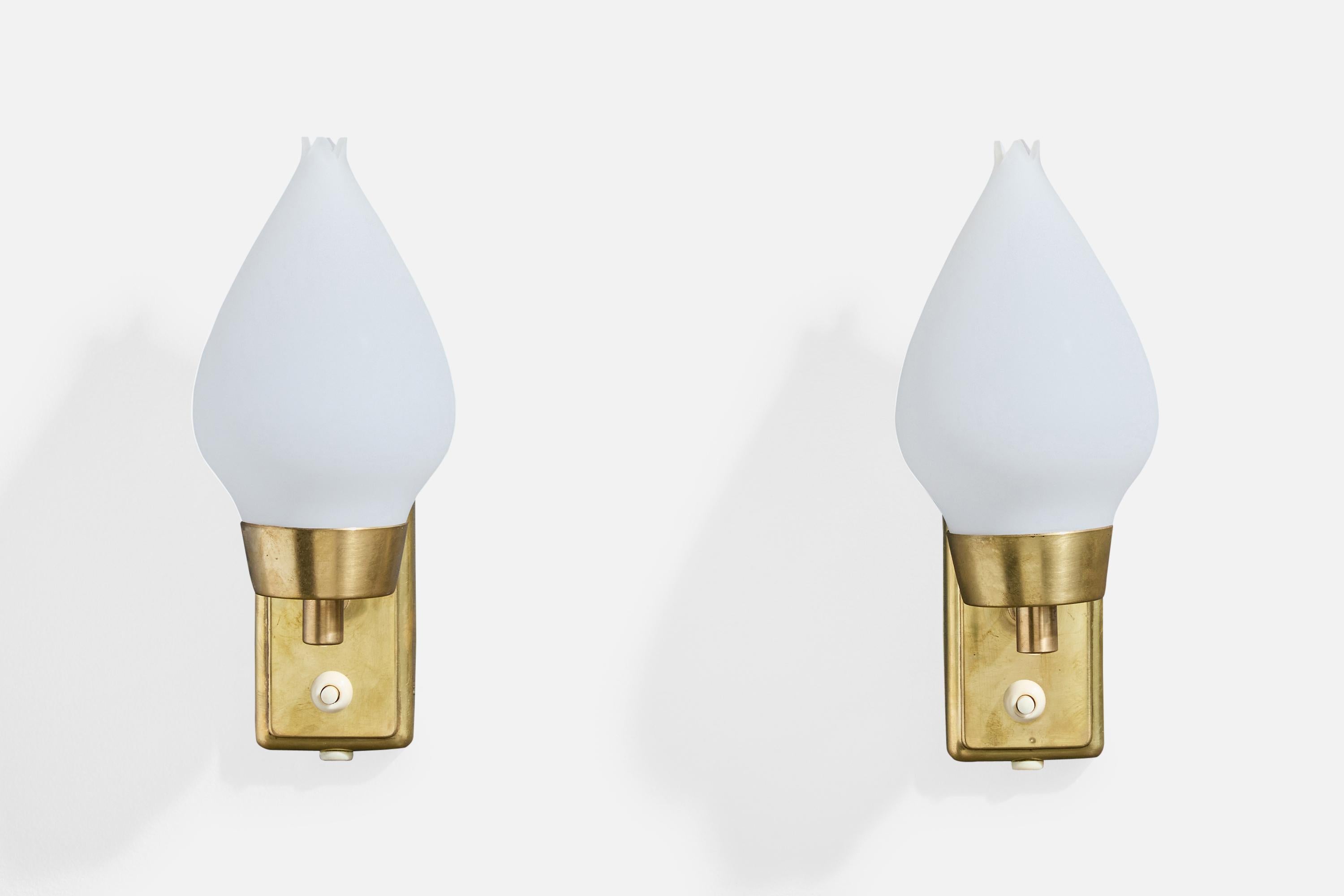 Scandinave moderne Design/One, Lights, laiton, verre, Suède, années 1950 en vente