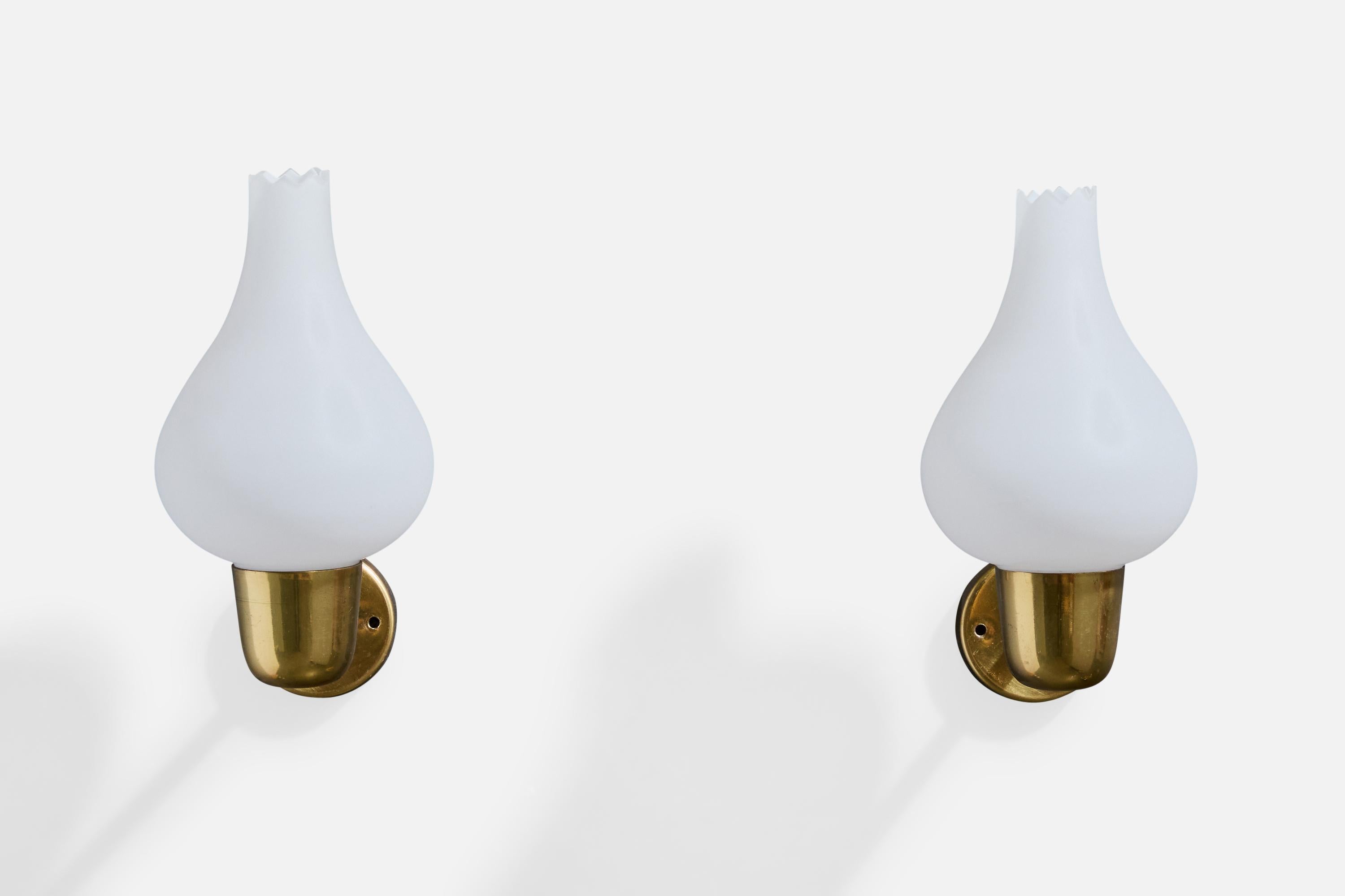 Diseñador sueco, Apliques, Latón, Vidrio, Suecia, Años 50 Moderno de mediados de siglo en venta