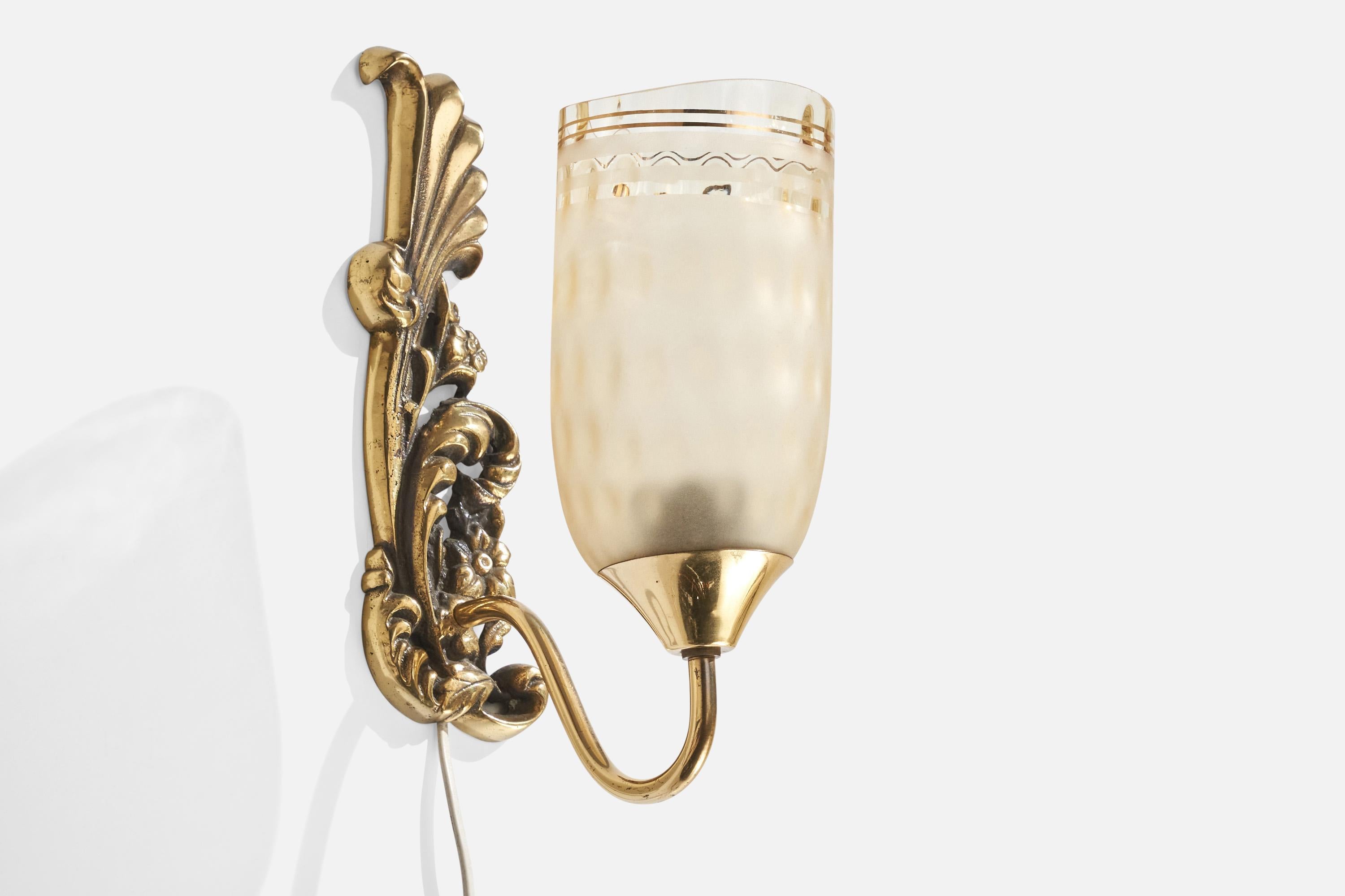 Schwedischer Designer, Wandleuchten, Messing, Glas, Schweden, 1950er Jahre im Zustand „Gut“ im Angebot in High Point, NC