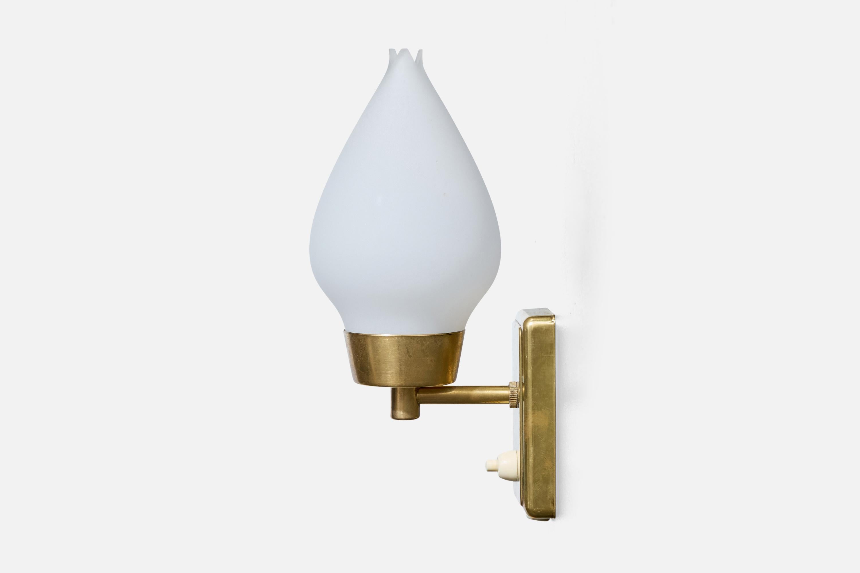 Design/One, Lights, laiton, verre, Suède, années 1950 Bon état - En vente à High Point, NC