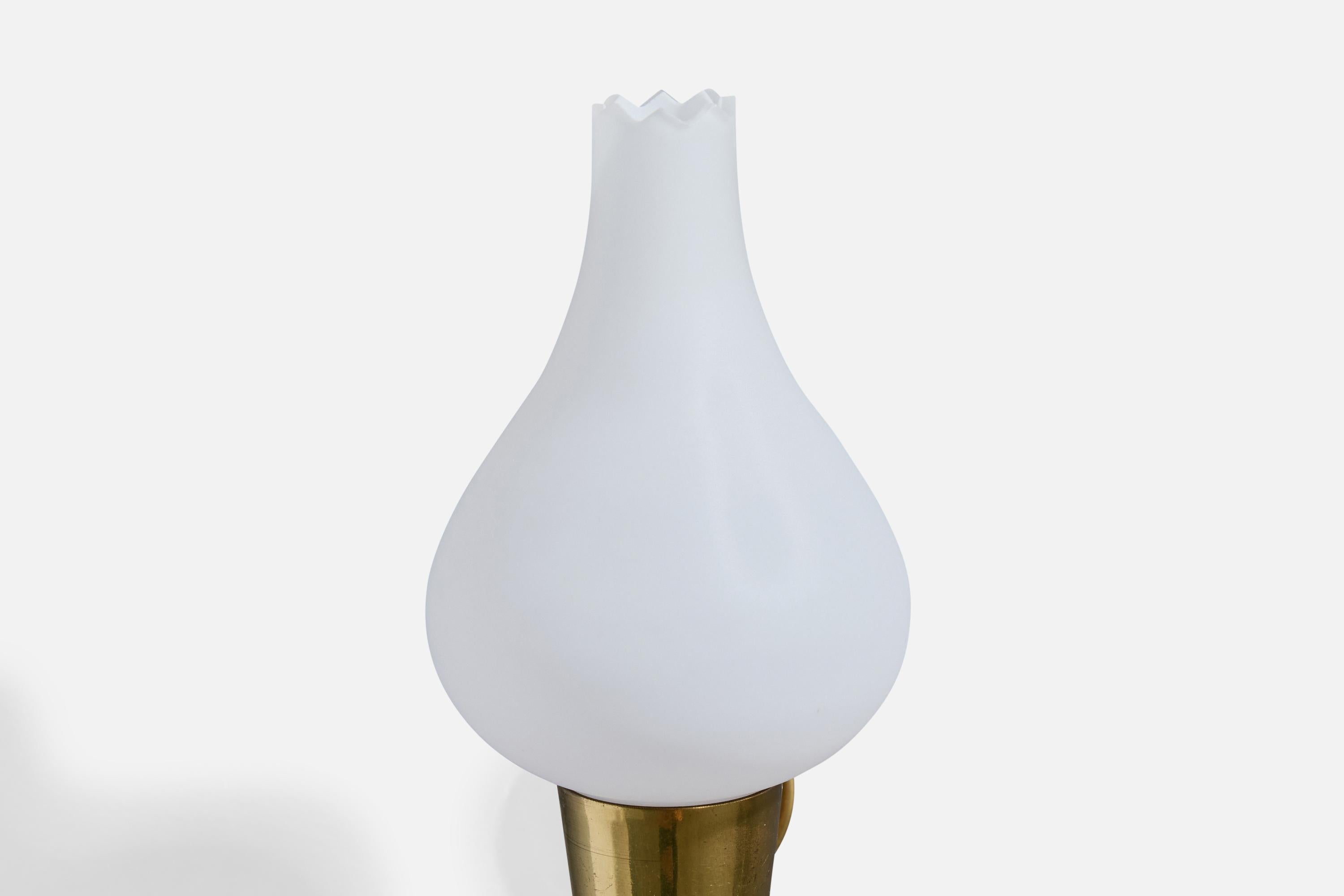 Diseñador sueco, Apliques, Latón, Vidrio, Suecia, Años 50 en venta 2