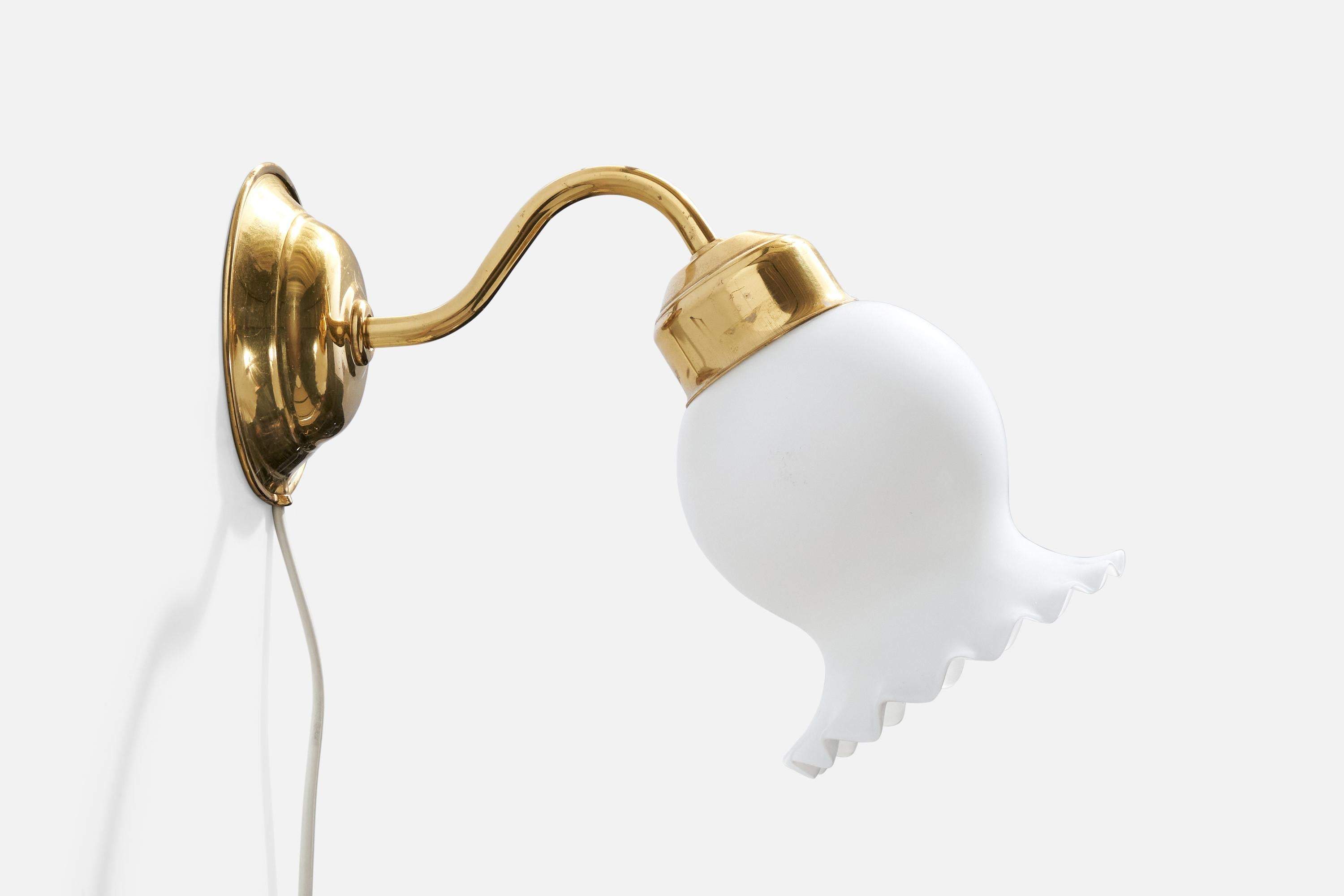 Milieu du XXe siècle Design/One, Lights, laiton, verre, Suède, années 1960 en vente