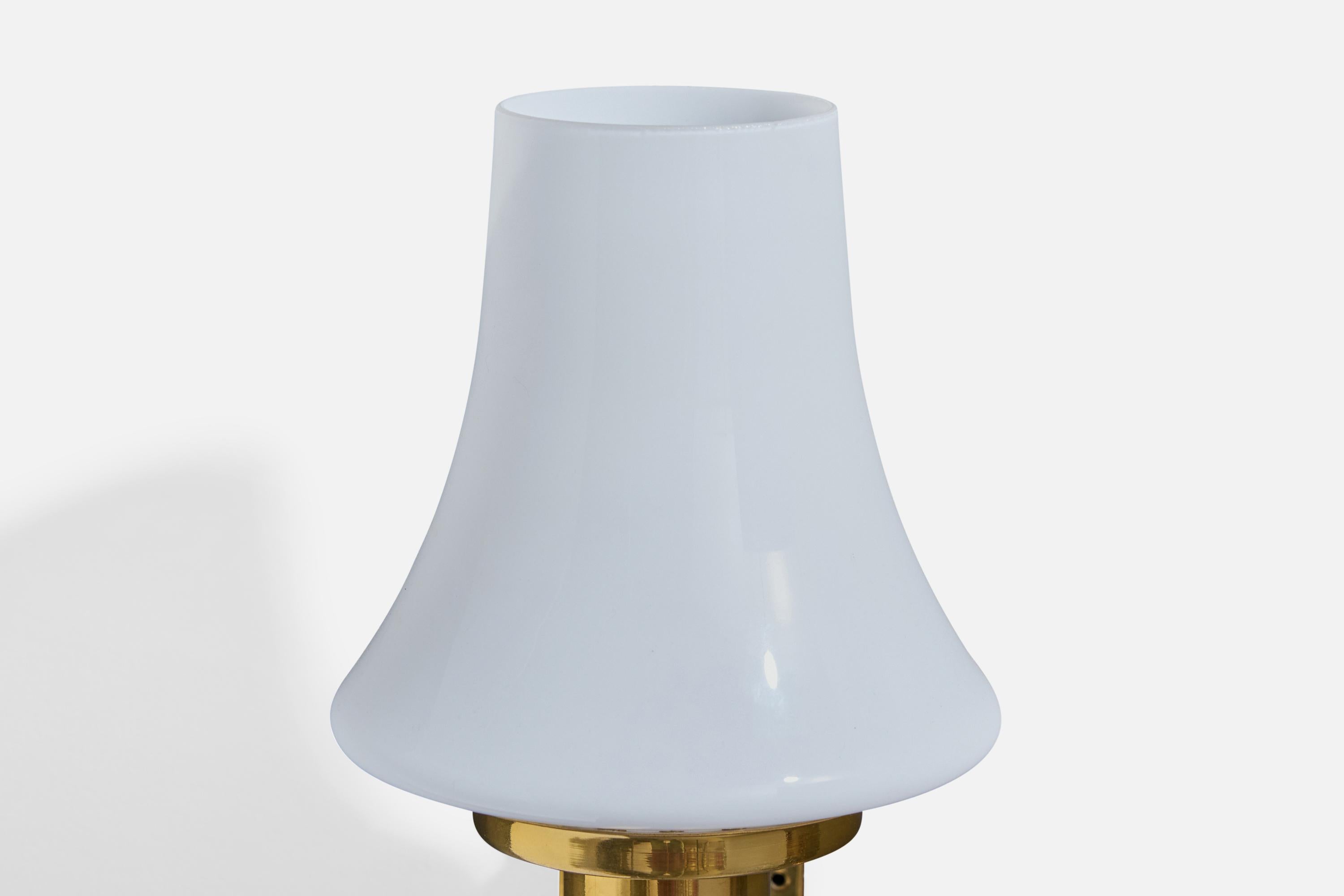 Designer svedese, Luci da parete, Ottone, Vetro, Svezia, anni '1960 in vendita 2