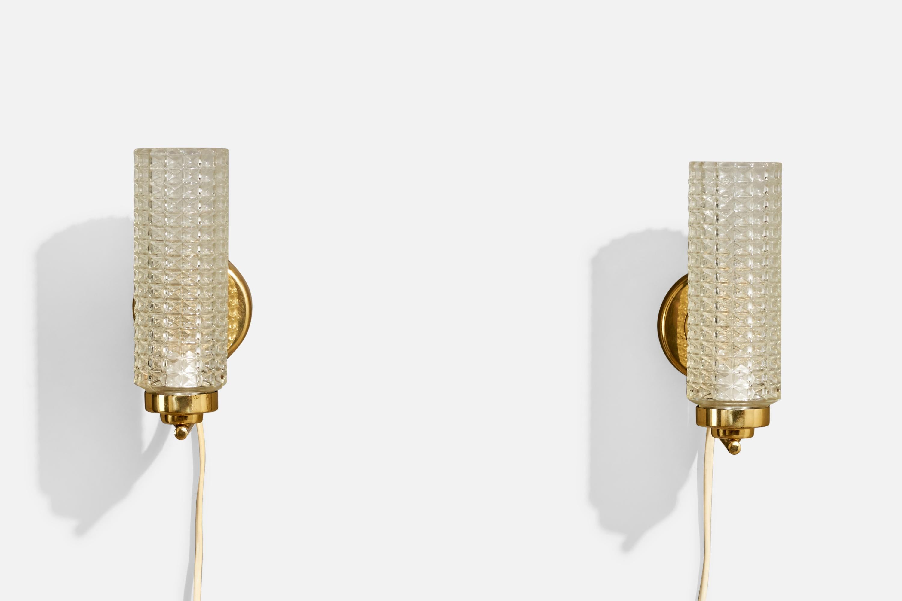 Suédois Design/One, Lights, laiton, verre, Suède, années 1970 en vente
