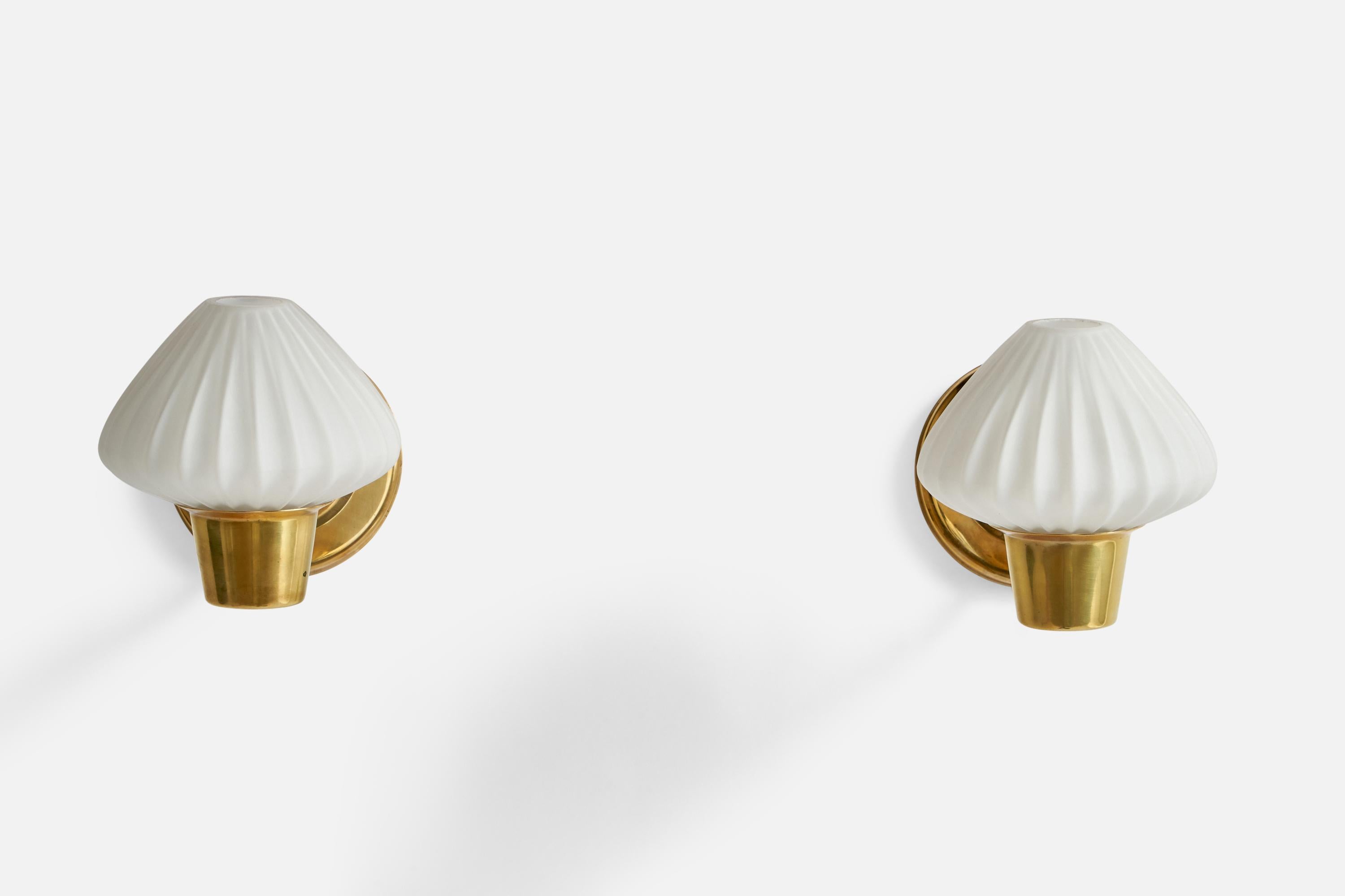 Mid-Century Modern Design/One, Lights, laiton, verre, Suède, années 1970 en vente