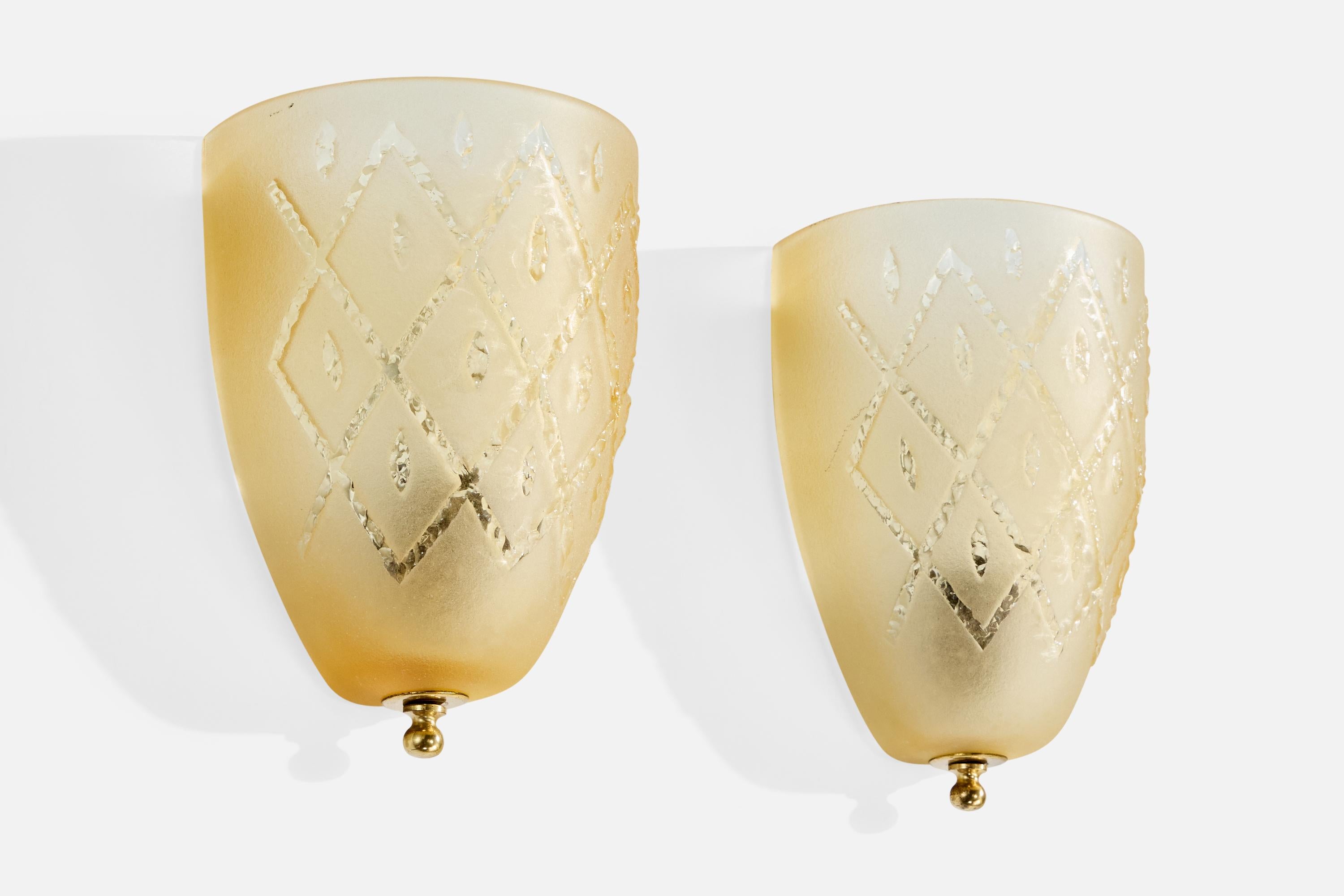Scandinave moderne Designer suédois, appliques murales, laiton, verre, Suède, c.C. 1940s en vente