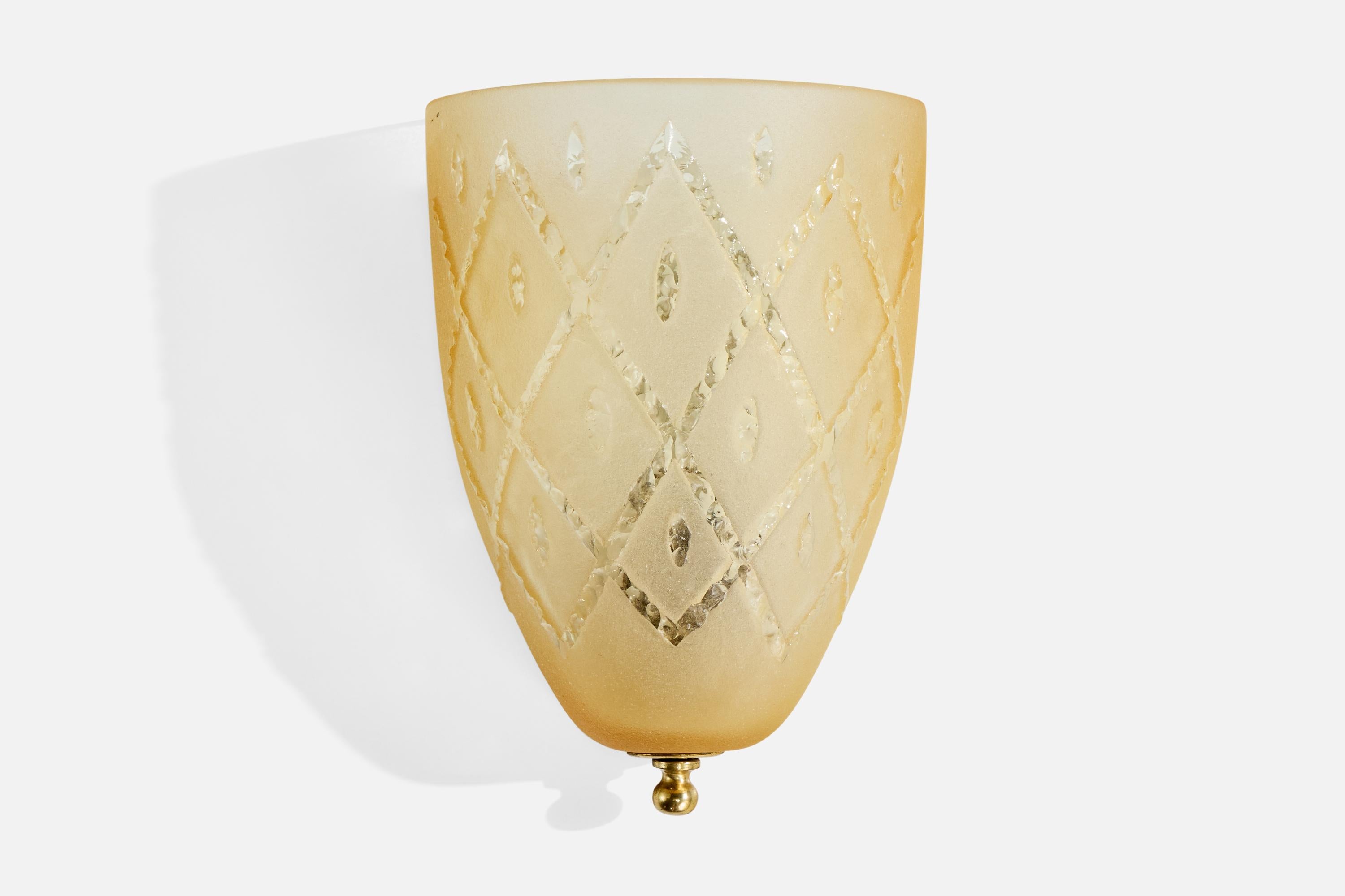 Designer suédois, appliques murales, laiton, verre, Suède, c.C. 1940s Bon état - En vente à High Point, NC