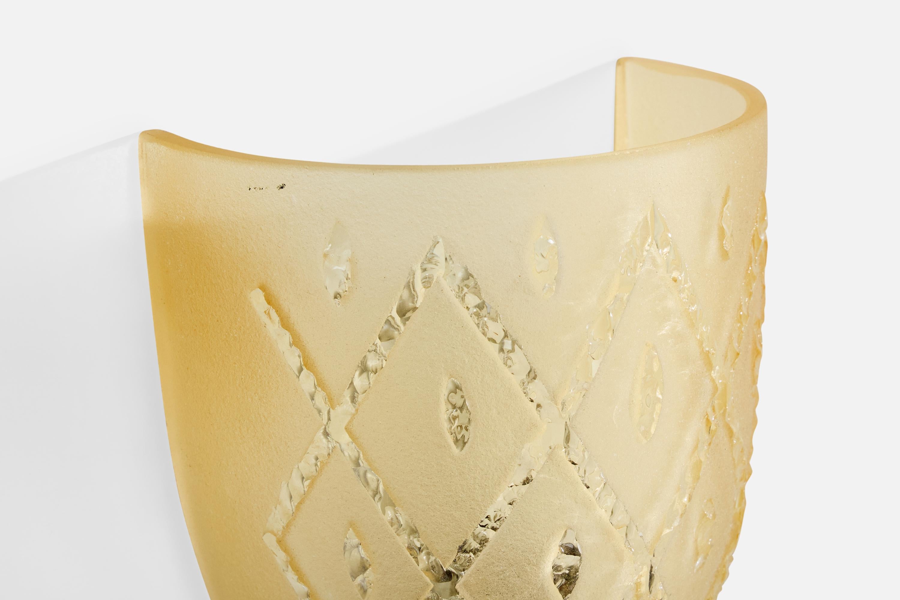 Laiton Designer suédois, appliques murales, laiton, verre, Suède, c.C. 1940s en vente