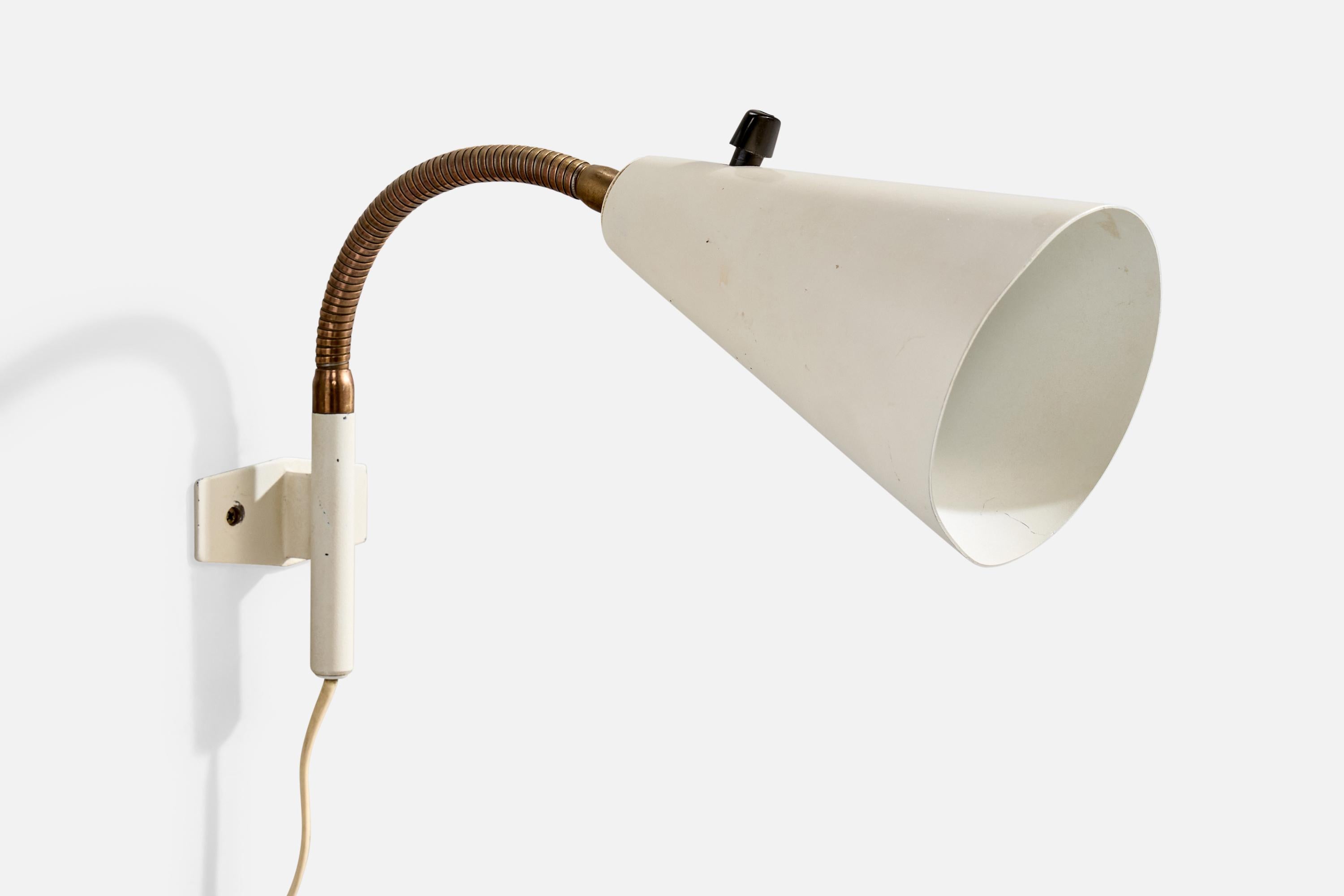 Schwedischer Designer, Wandleuchten, Messing, Metall, Schweden, 1950er Jahre im Zustand „Gut“ im Angebot in High Point, NC