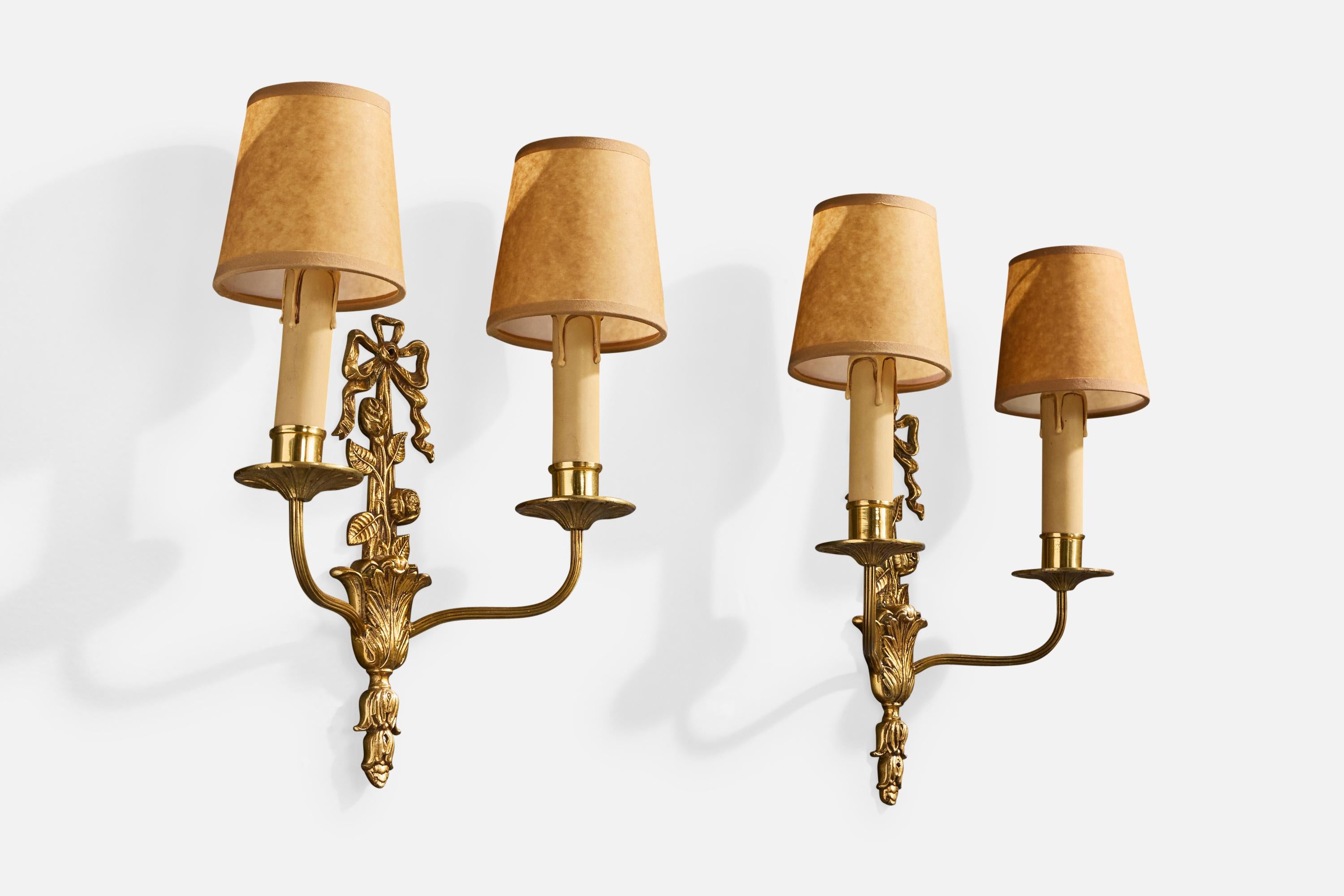 Mid-Century Modern Designer suédois, appliques murales, laiton, parchemin, Suède, années 1940 en vente